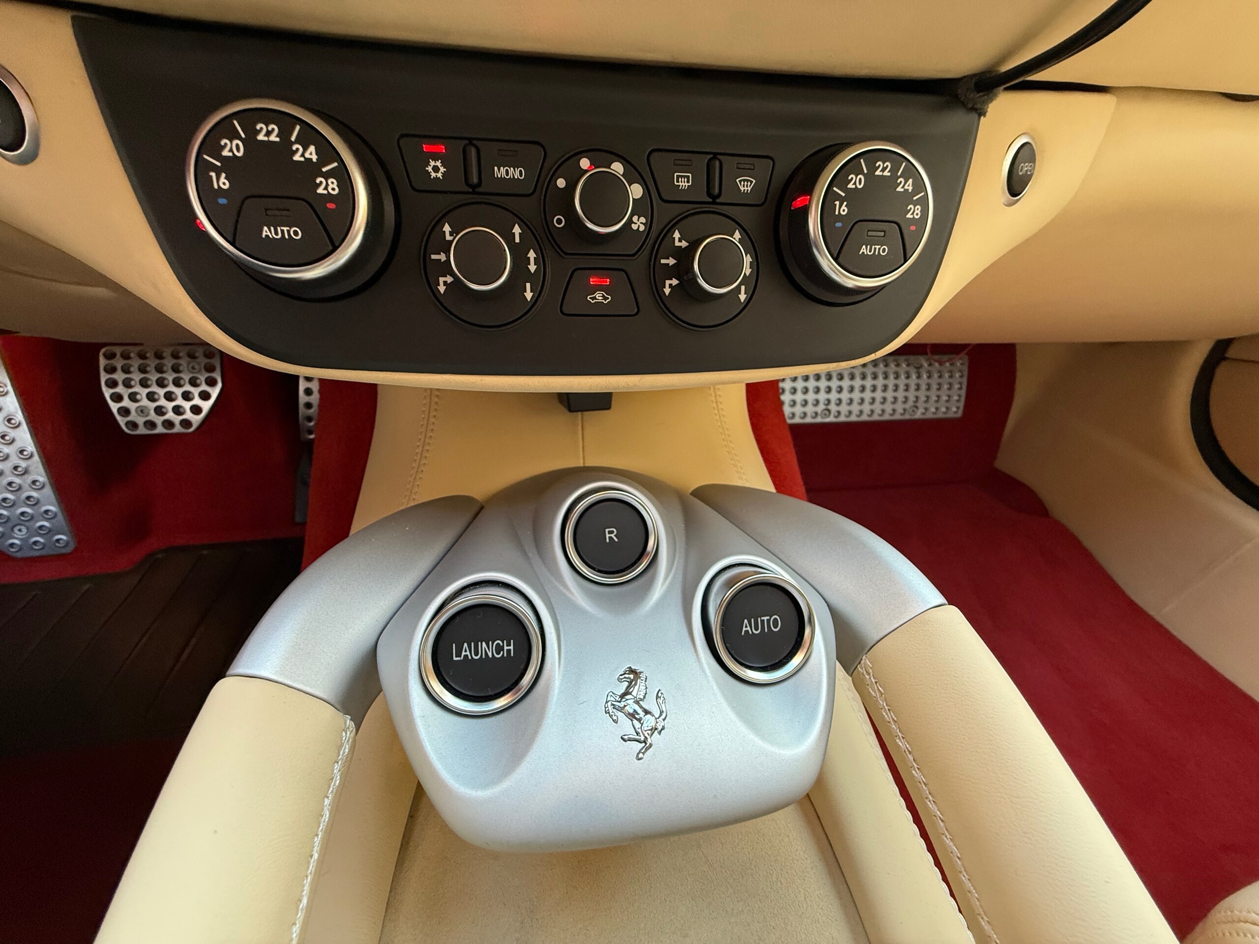 2010 Ferrari FF — Photo 17 / 31