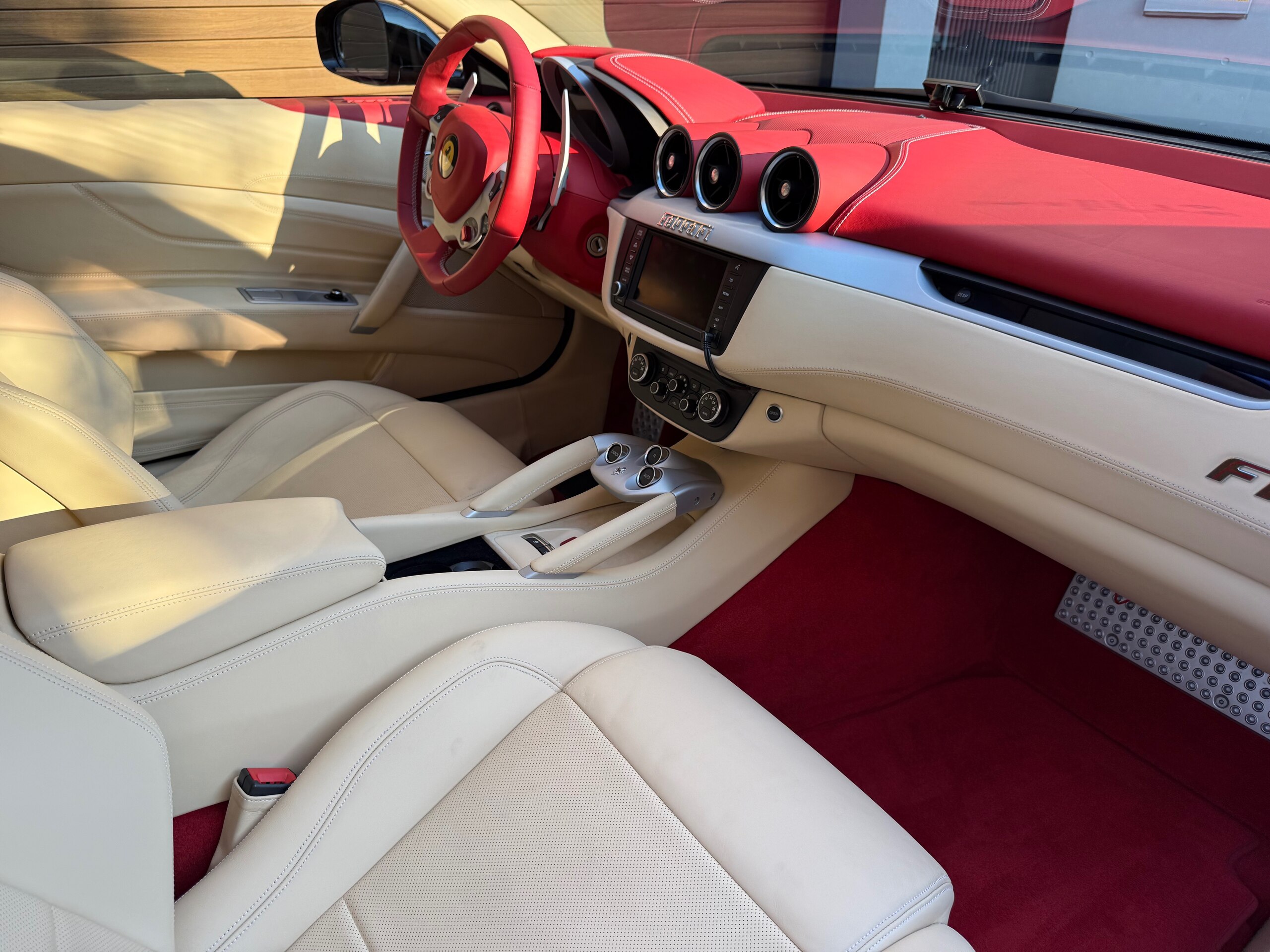 2010 Ferrari FF — Photo 20 / 31