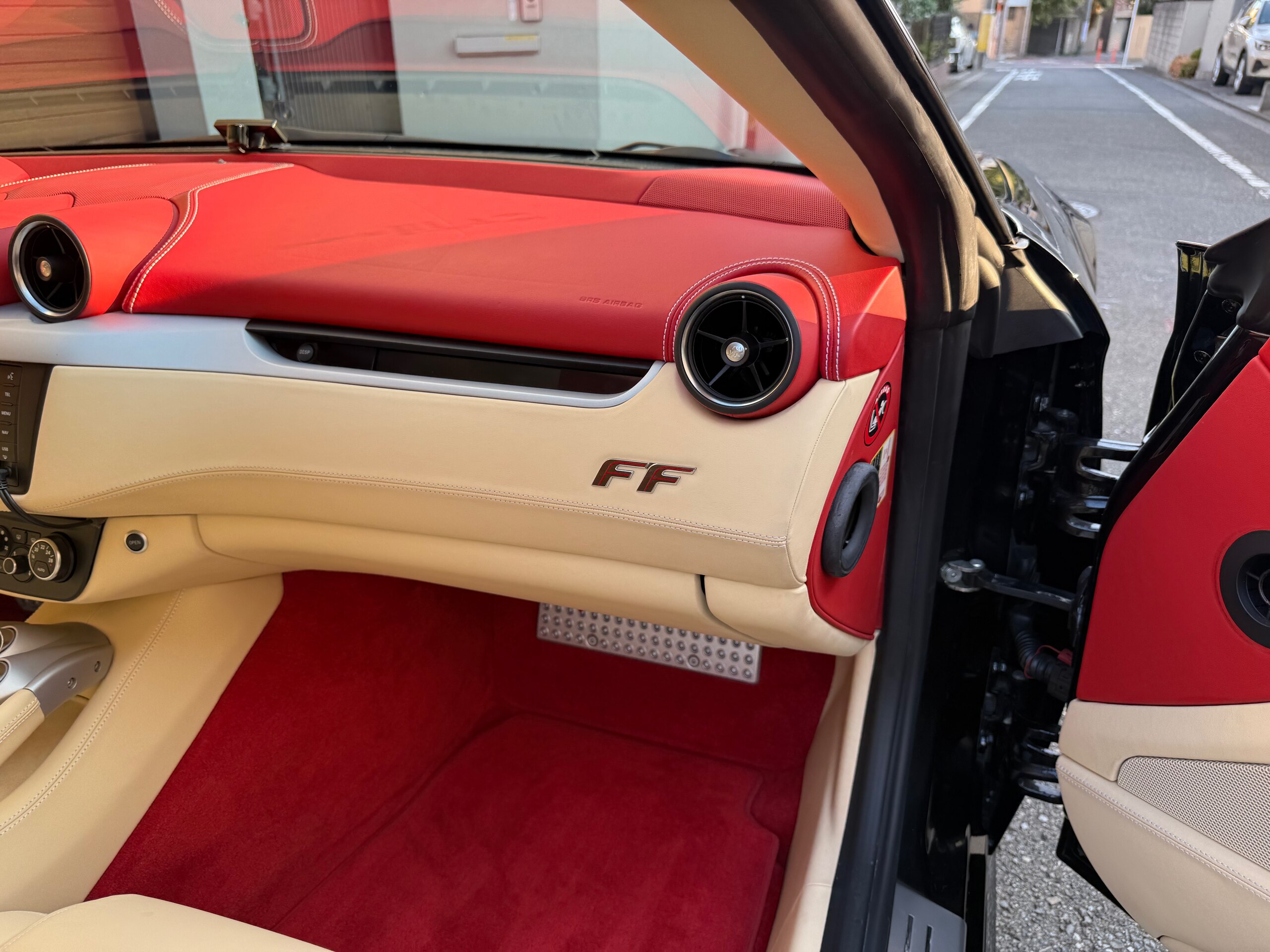 2010 Ferrari FF — Photo 21 / 31
