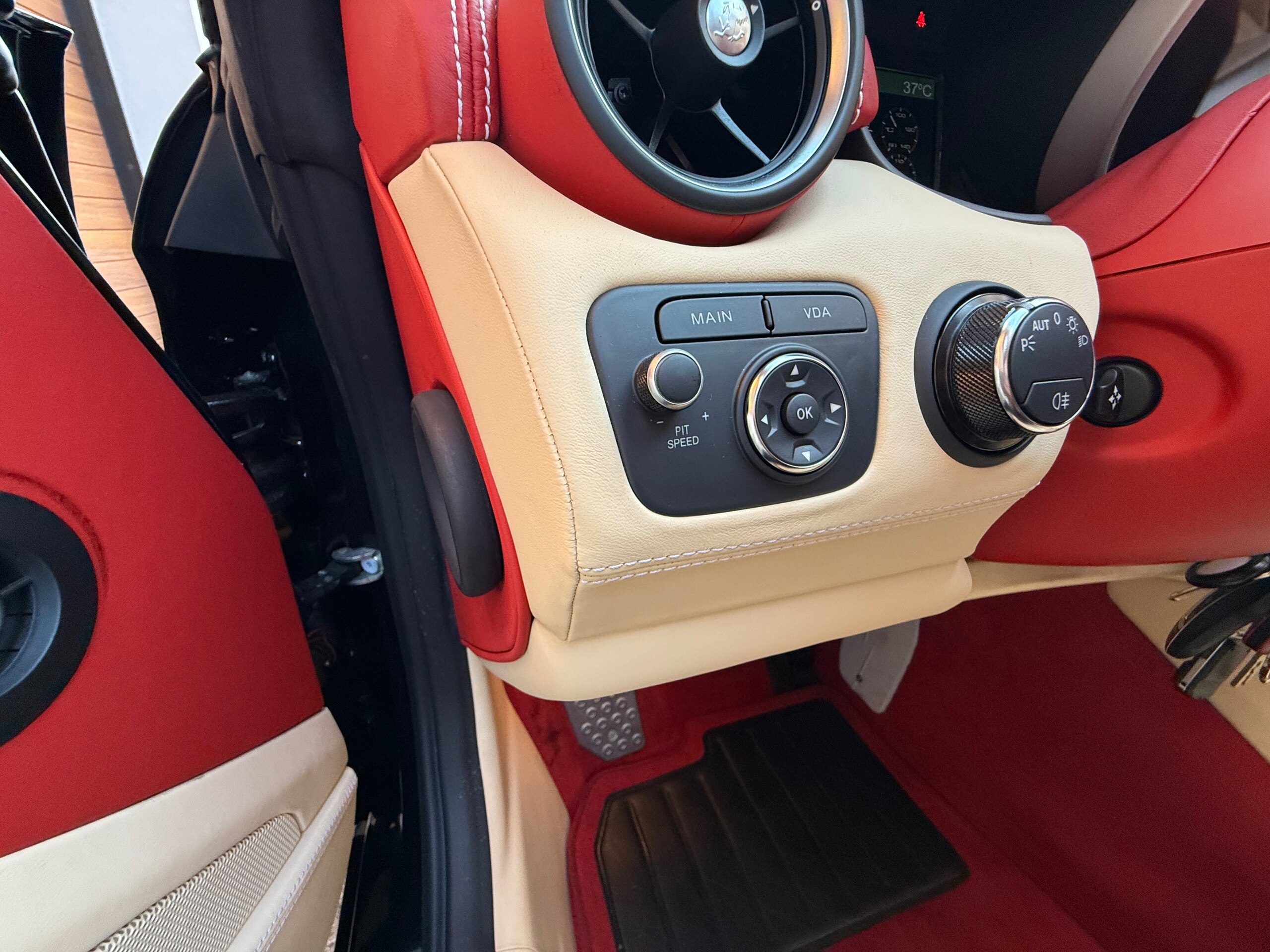 2010 Ferrari FF — Photo 22 / 31