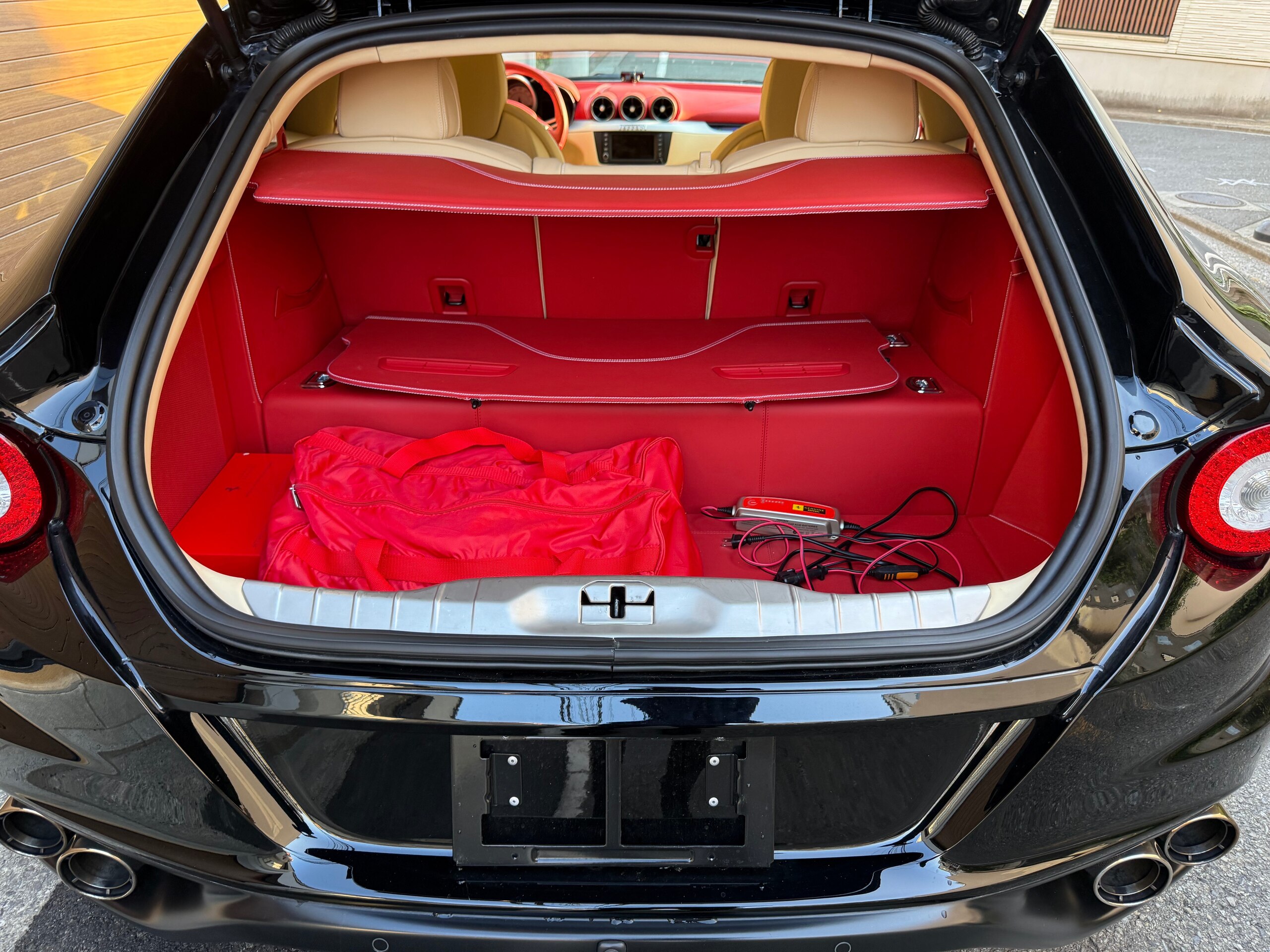 2010 Ferrari FF — Photo 24 / 31
