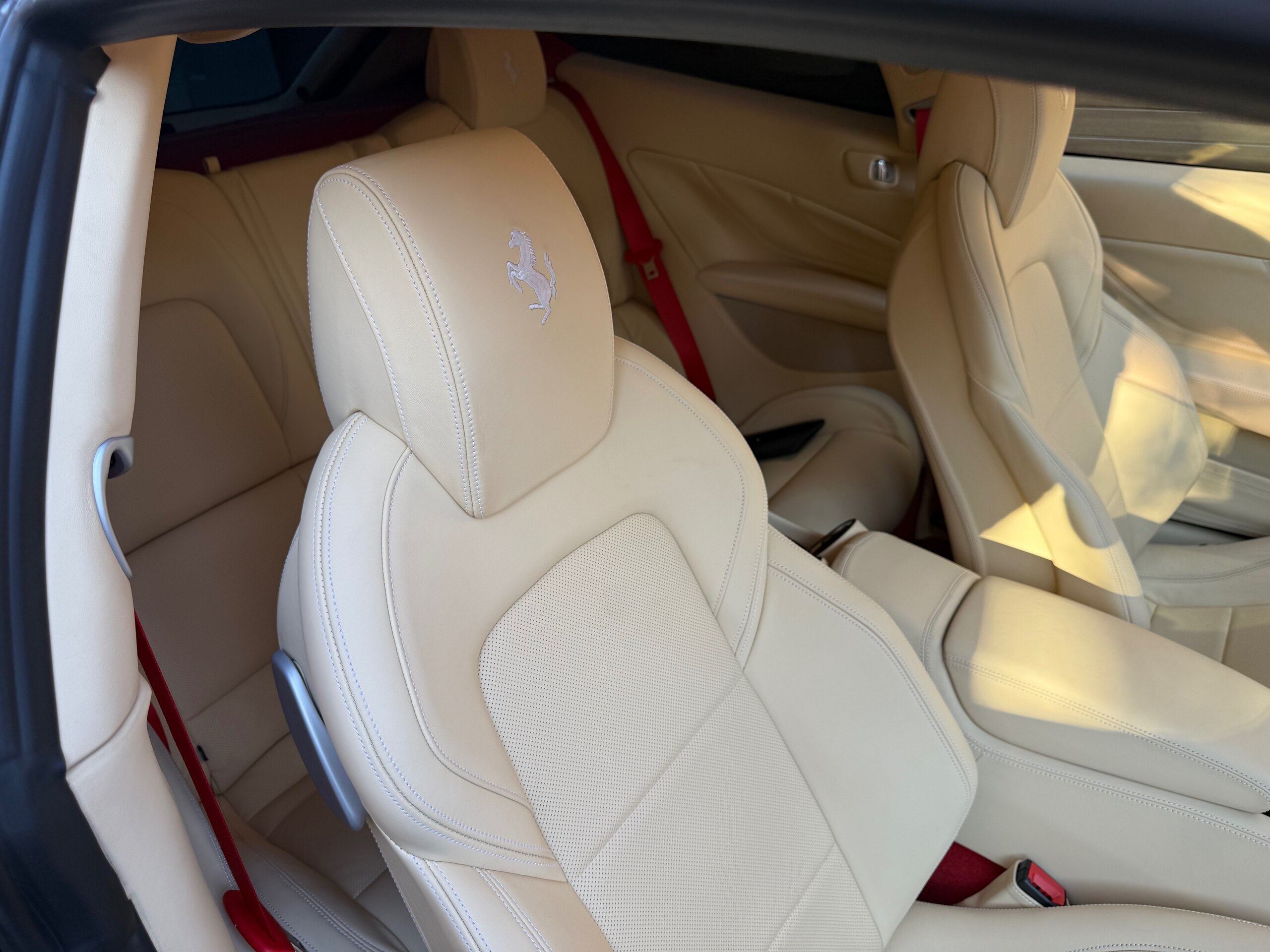 2010 Ferrari FF — Photo 29 / 31