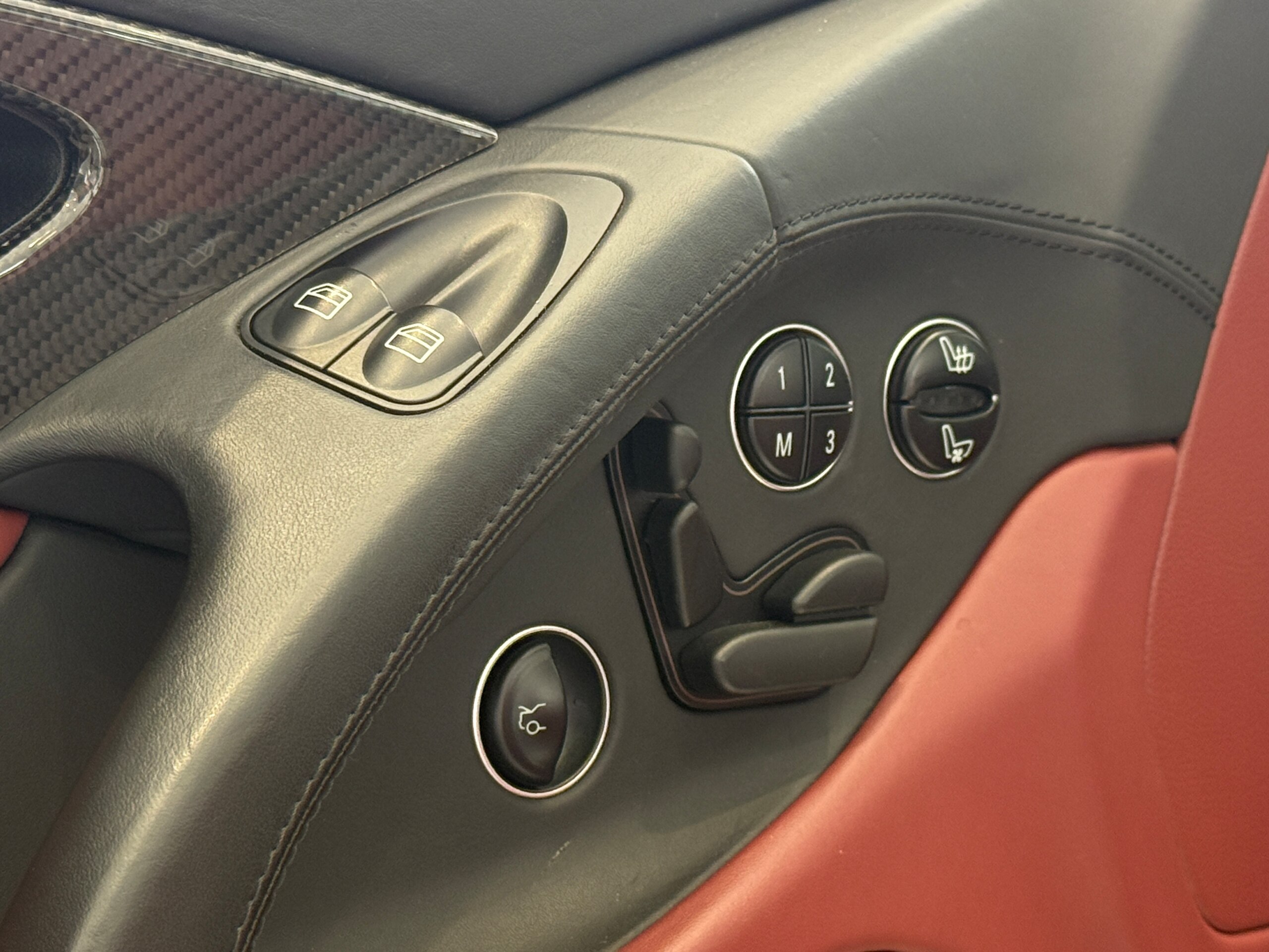 2010 Mercedes Benz SL65 AMG — Photo 23 / 46