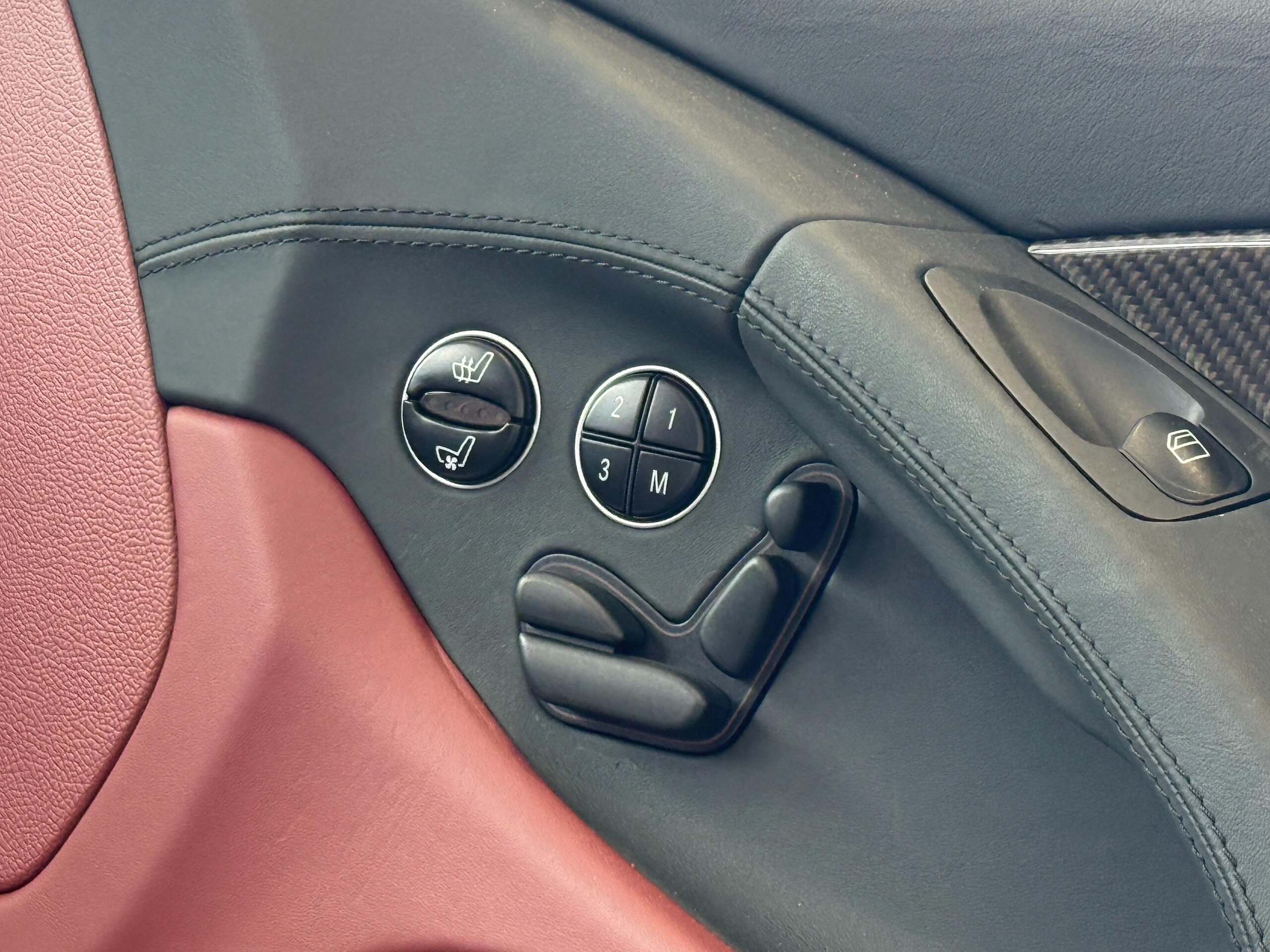 2010 Mercedes Benz SL65 AMG — Photo 26 / 46