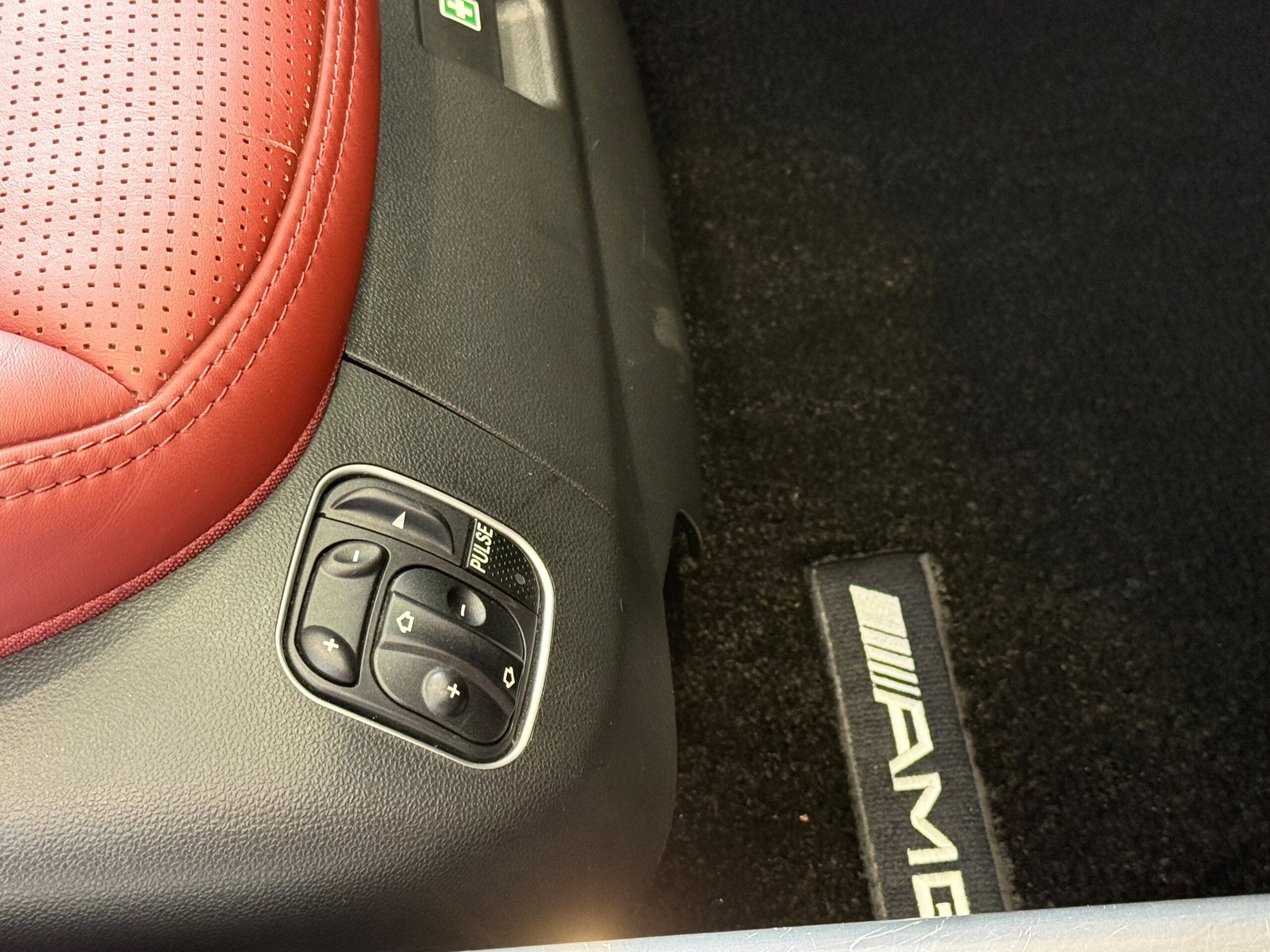 2010 Mercedes Benz SL65 AMG — Photo 29 / 46