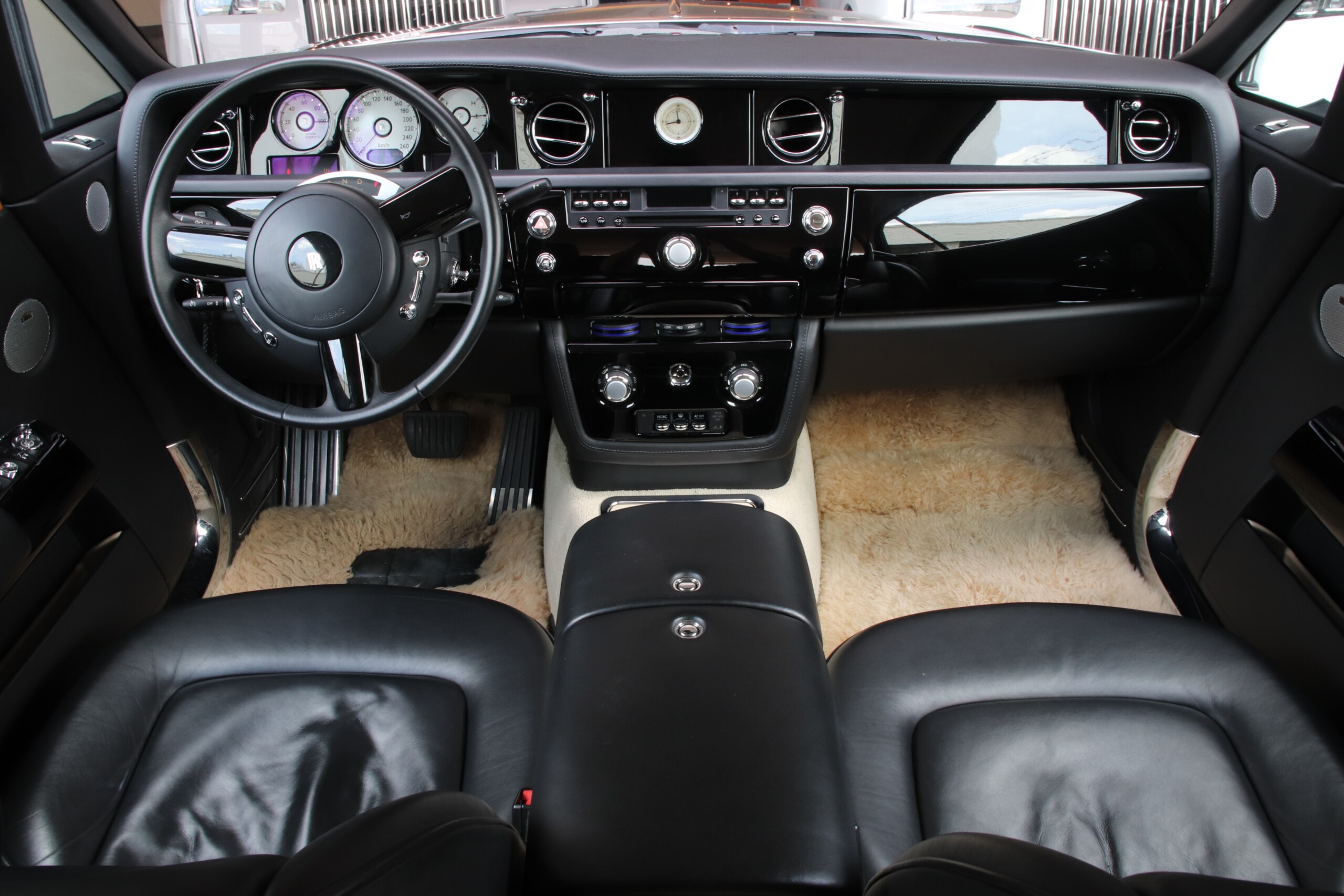 2011 Rolls-Royce Phantom Drophead Coupe — Photo 6 / 42