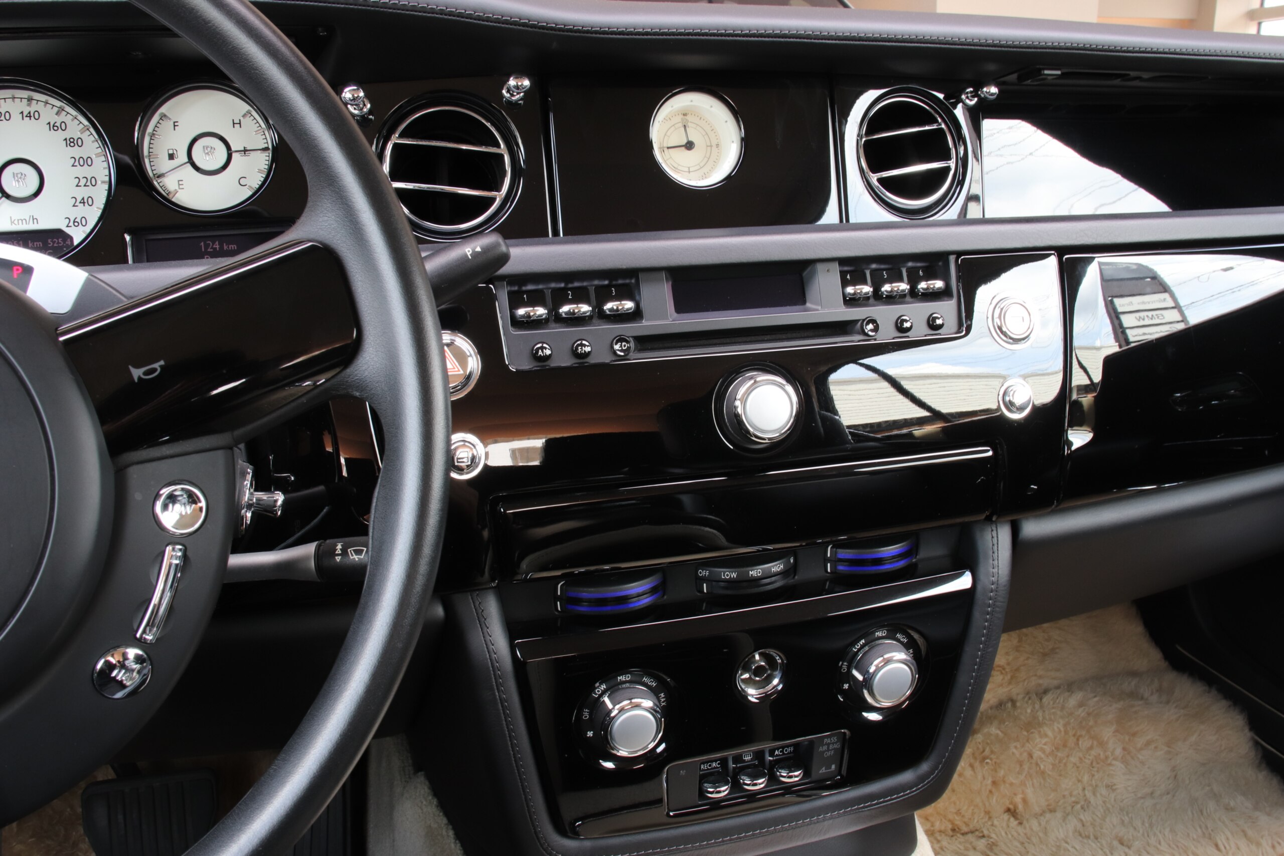 2011 Rolls-Royce Phantom Drophead Coupe — Photo 8 / 42
