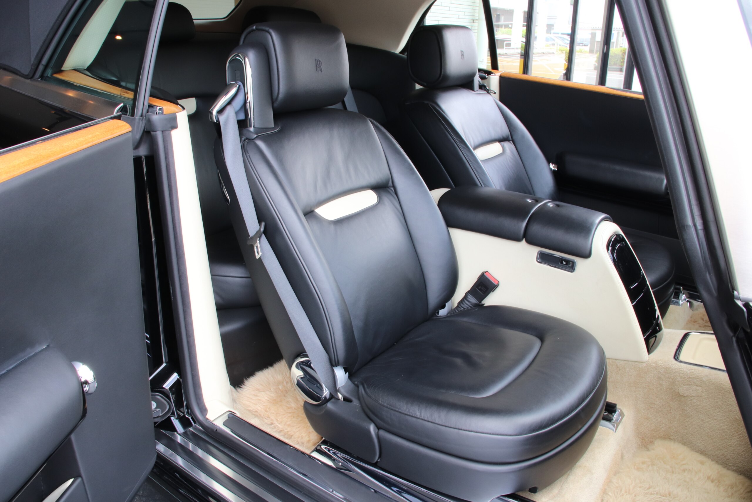 2011 Rolls-Royce Phantom Drophead Coupe — Photo 26 / 42