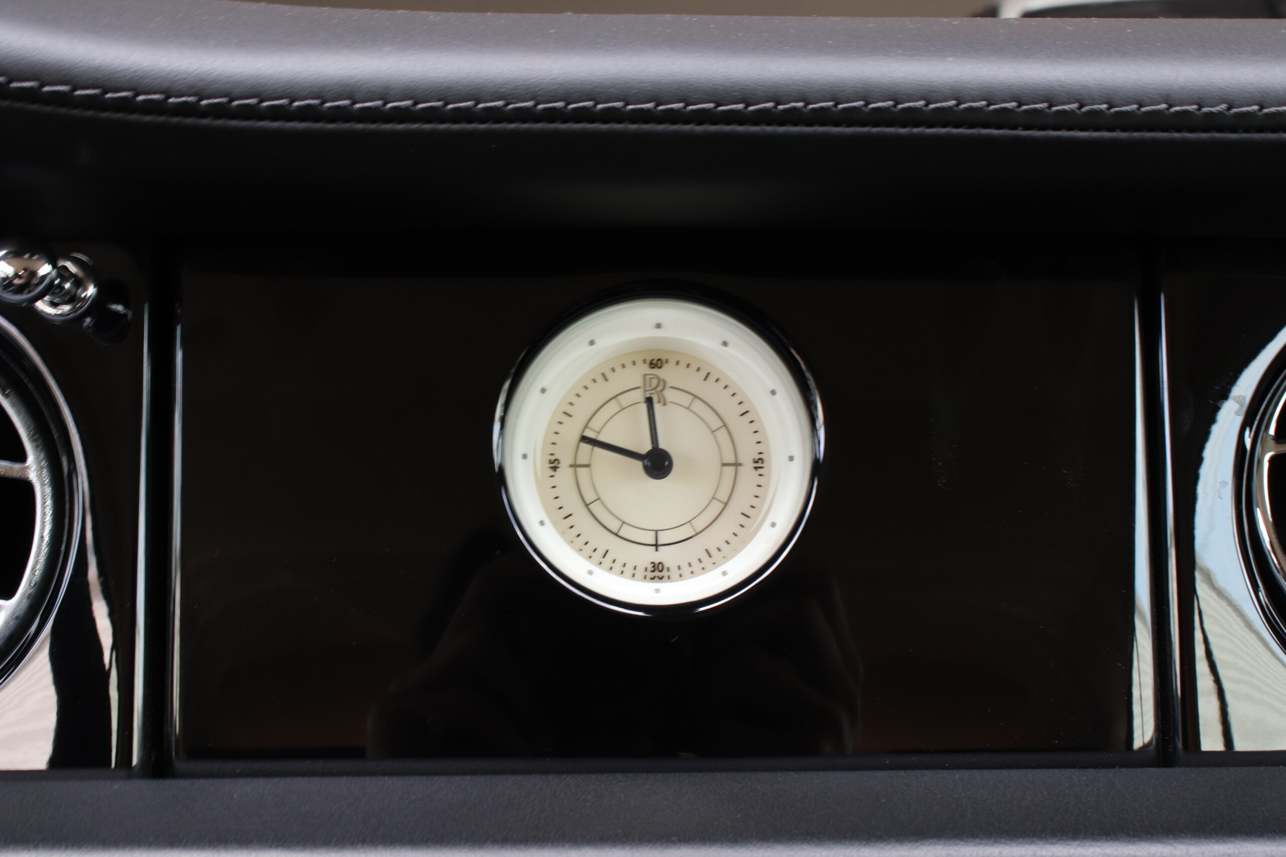 2011 Rolls-Royce Phantom Drophead Coupe — Photo 30 / 42