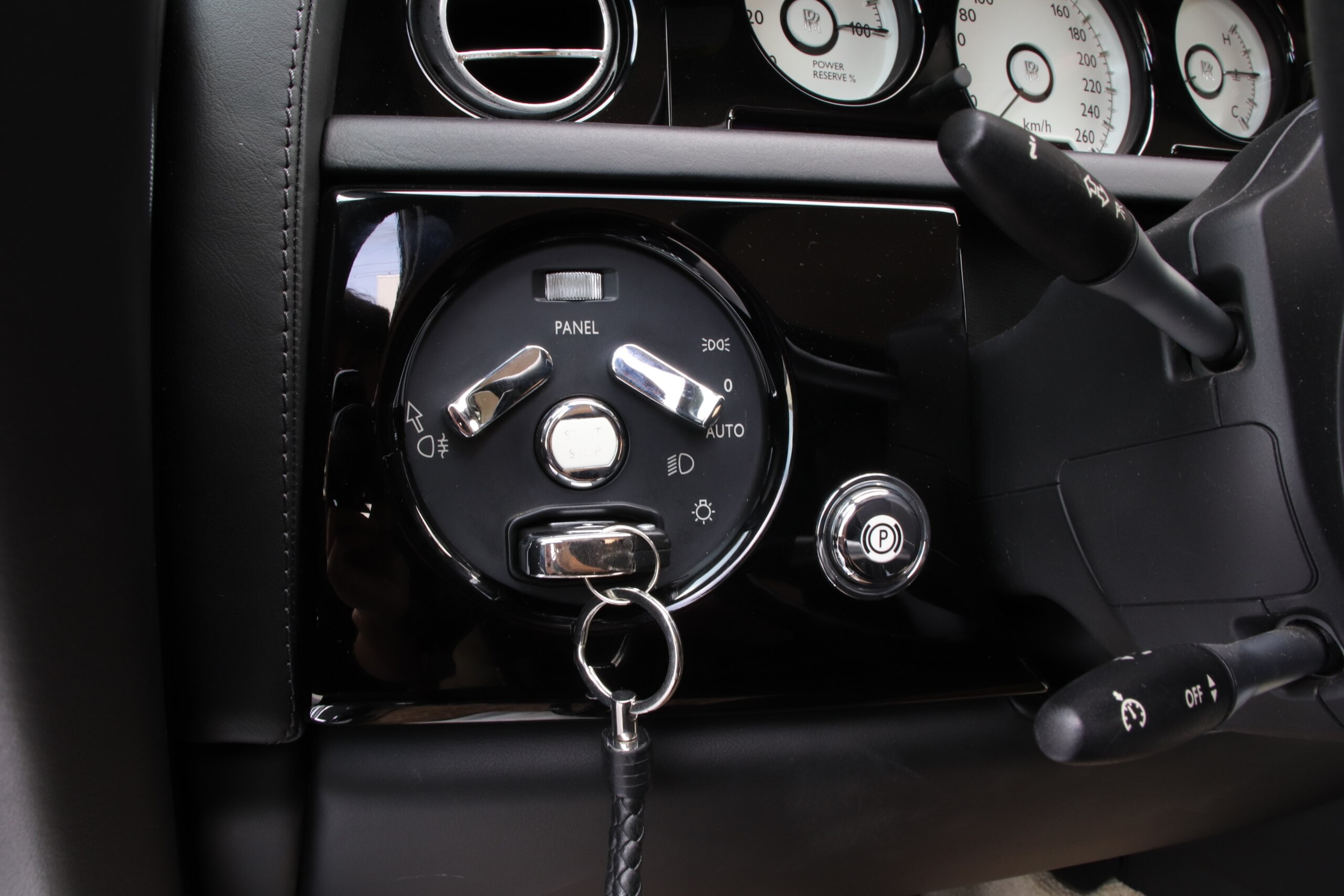 2011 Rolls-Royce Phantom Drophead Coupe — Photo 32 / 42
