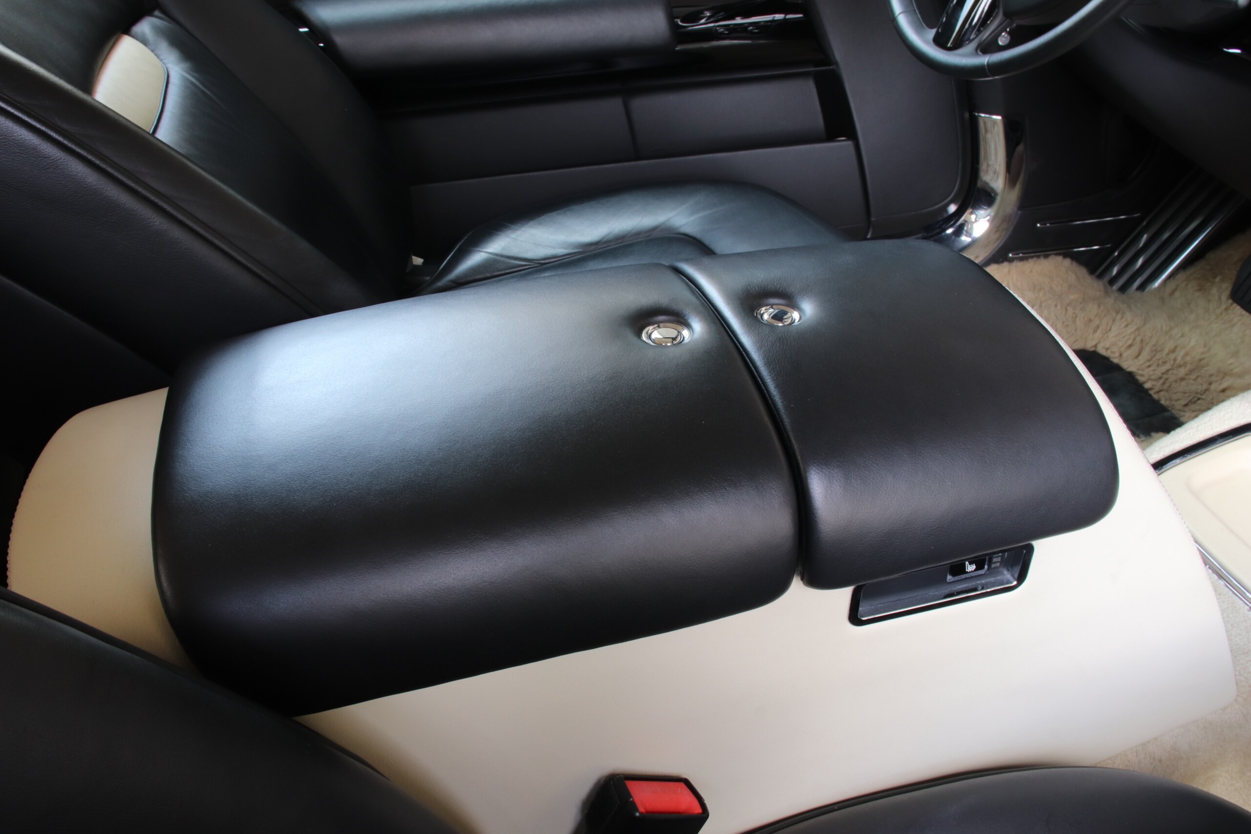 2011 Rolls-Royce Phantom Drophead Coupe — Photo 33 / 42