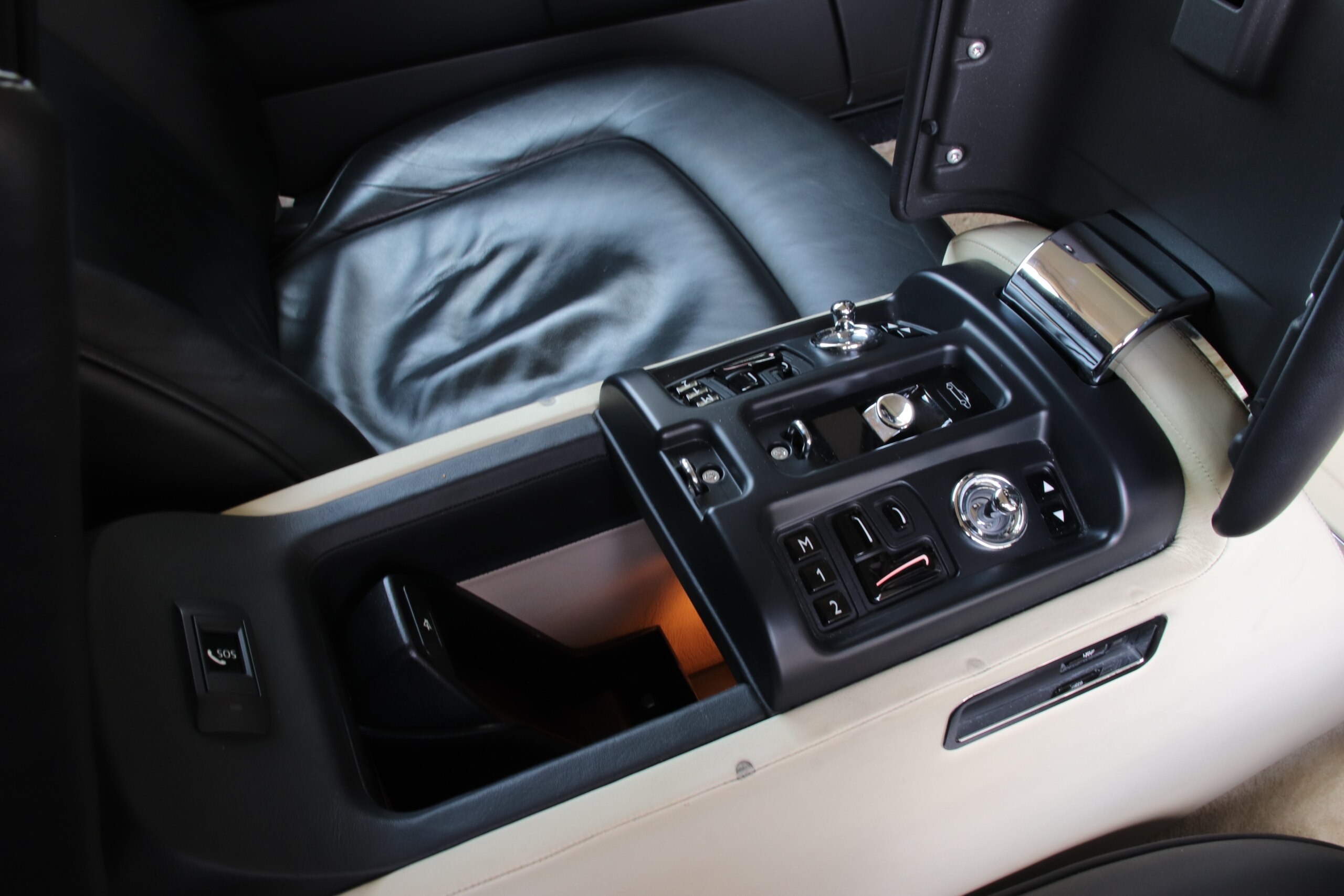 2011 Rolls-Royce Phantom Drophead Coupe — Photo 34 / 42