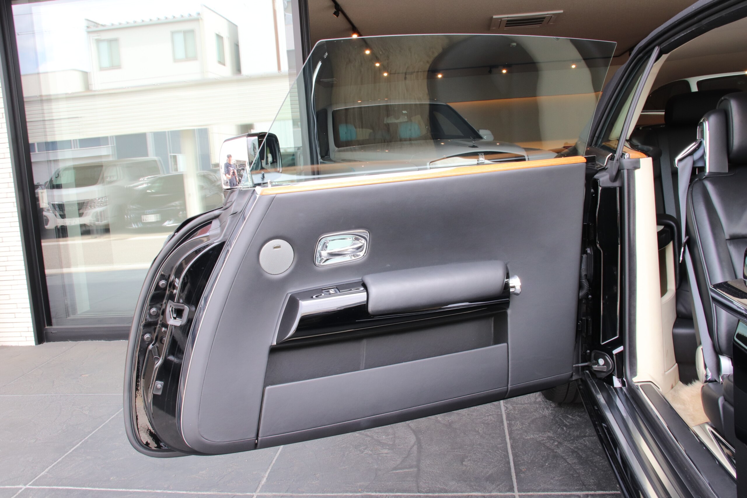 2011 Rolls-Royce Phantom Drophead Coupe — Photo 41 / 42