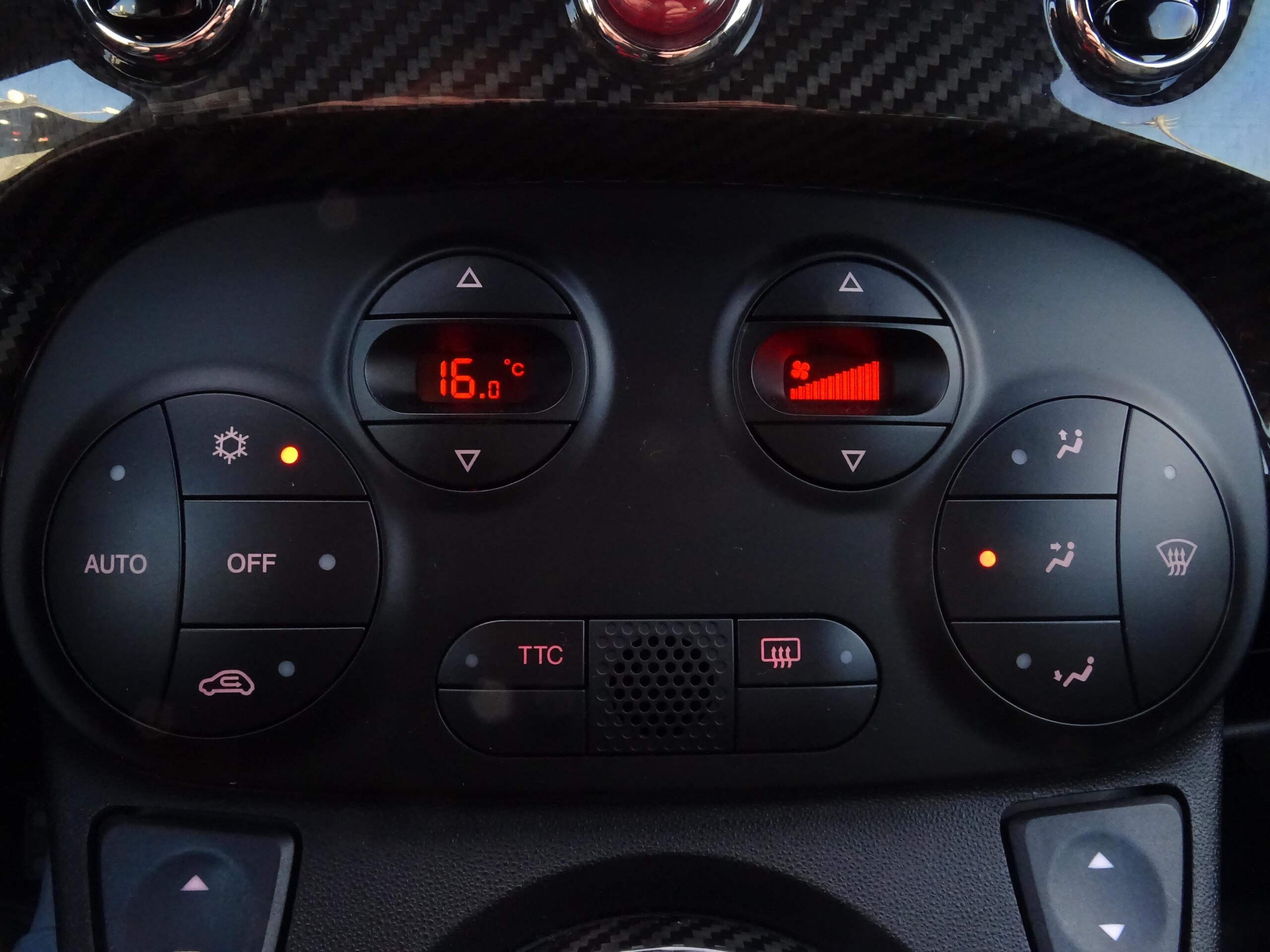 2012 Abarth 695 Tributo Ferrari — Photo 9 / 40
