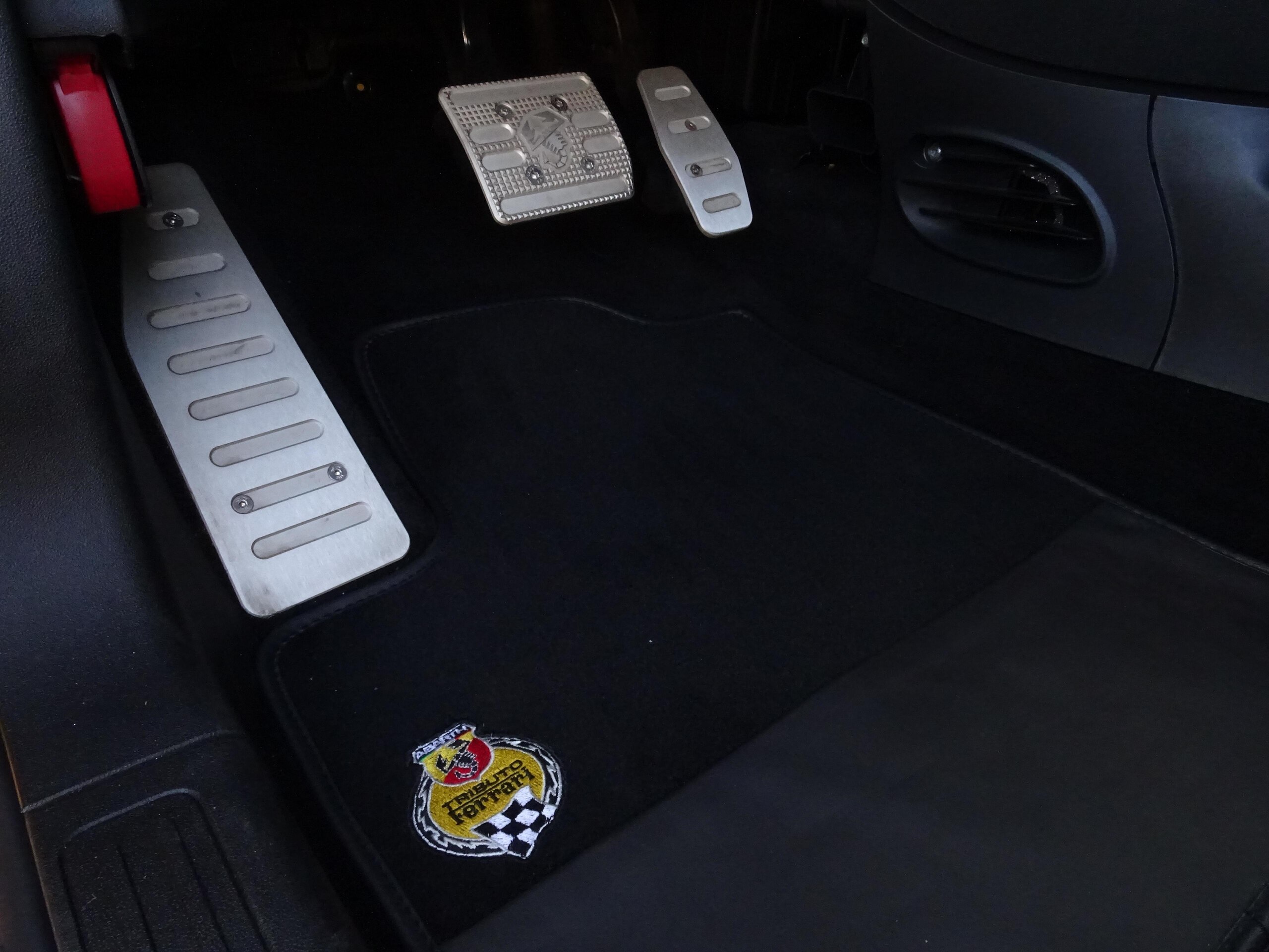 2012 Abarth 695 Tributo Ferrari — Photo 25 / 40