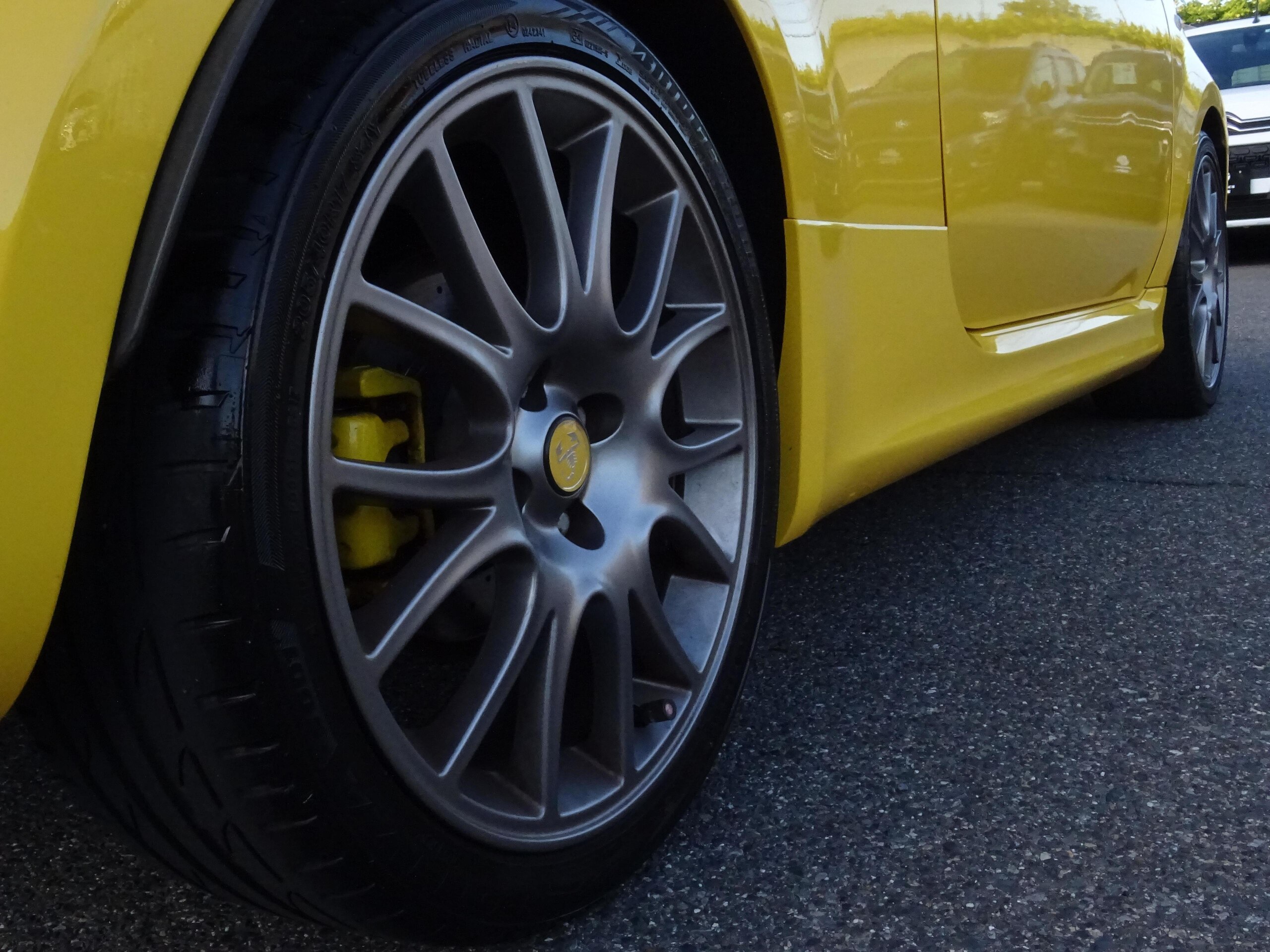 2012 Abarth 695 Tributo Ferrari — Photo 38 / 40