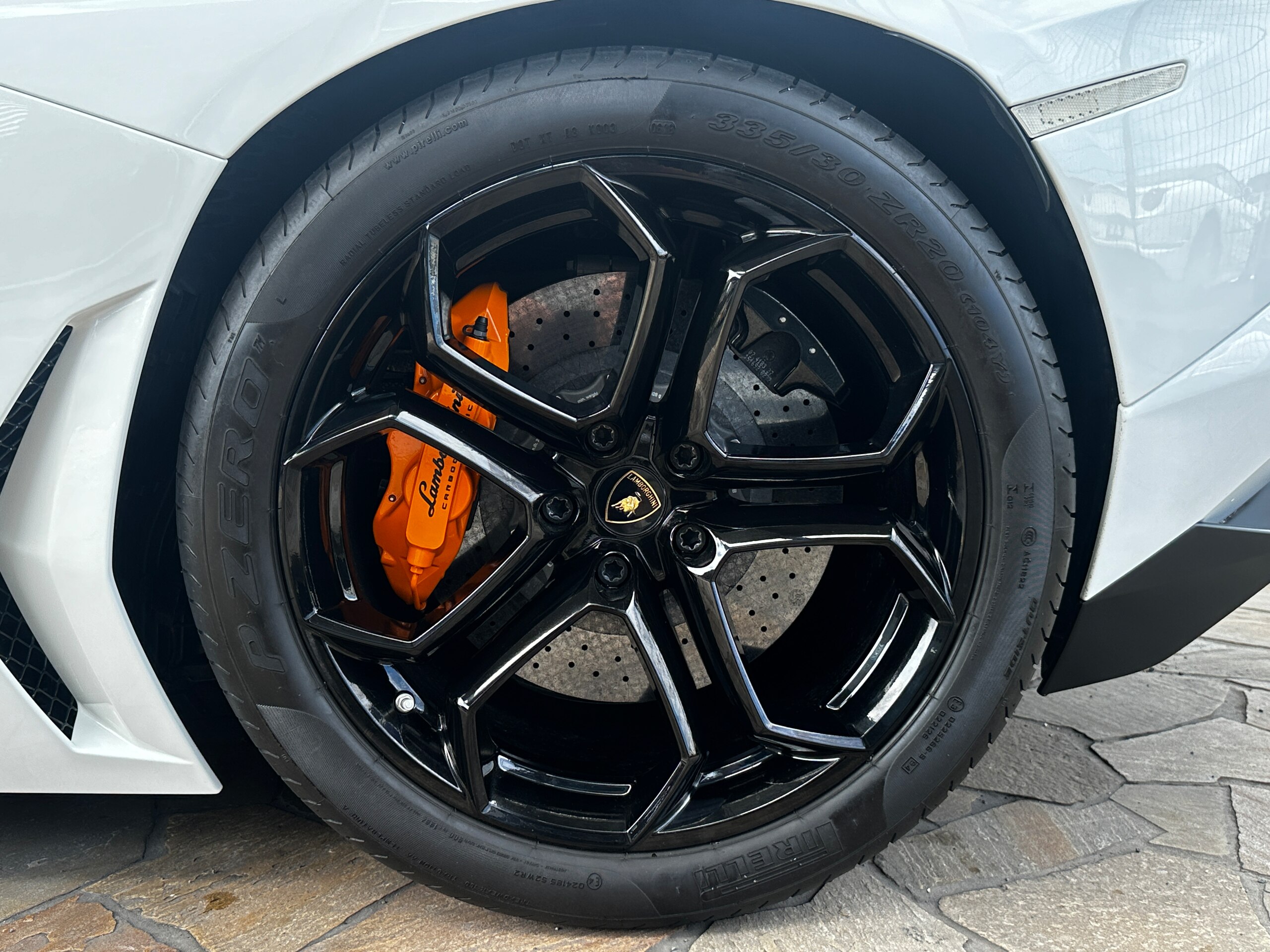 2012 Lamborghini Aventador LP700-4 — Photo 28 / 44