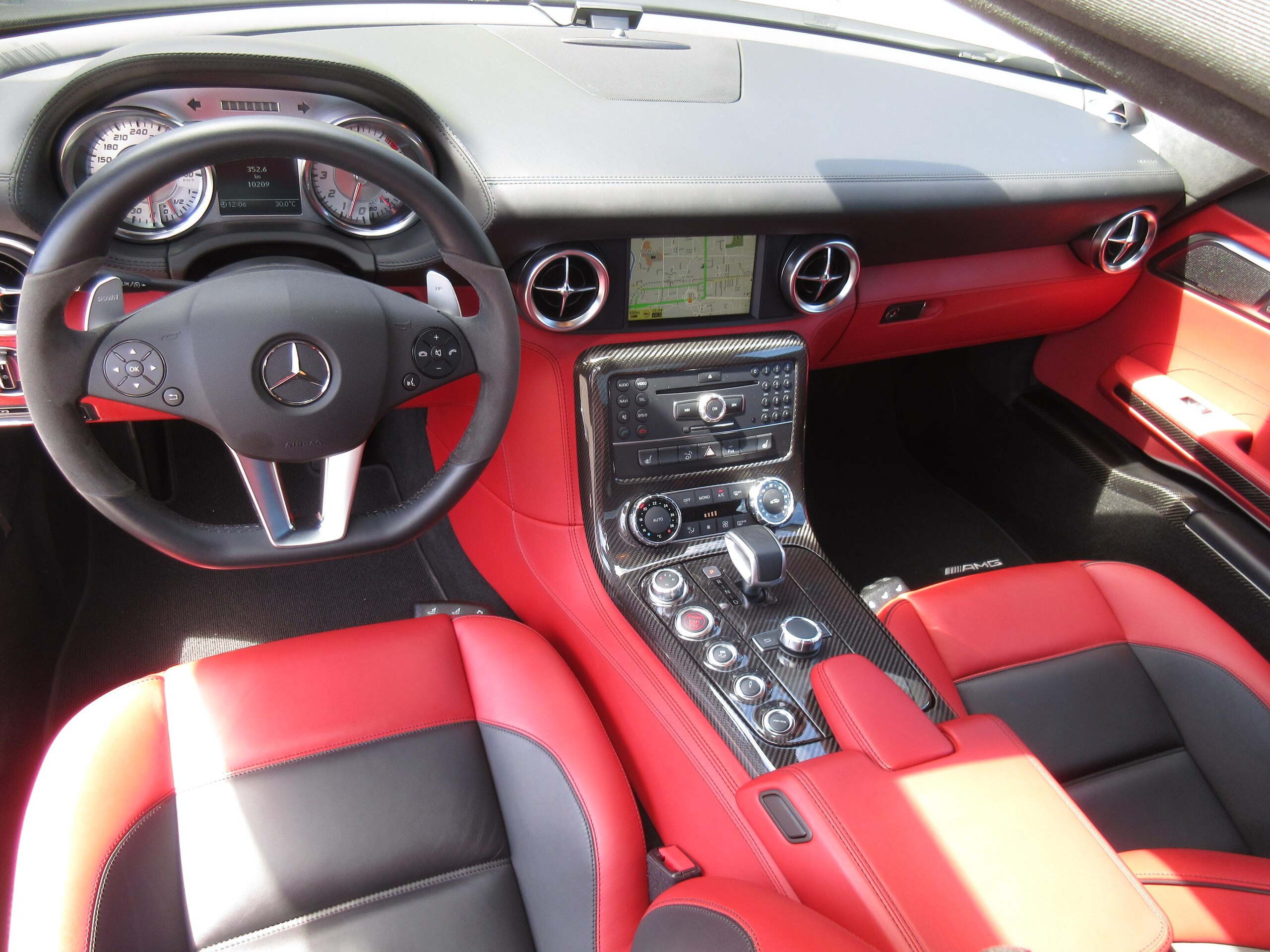 2012 Mercedes Benz SLS AMG — Photo 7 / 48