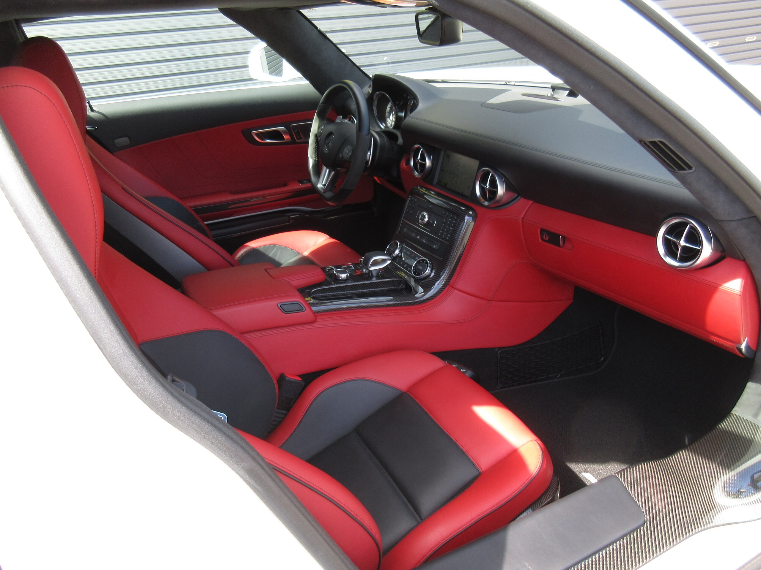 2012 Mercedes Benz SLS AMG — Photo 10 / 48