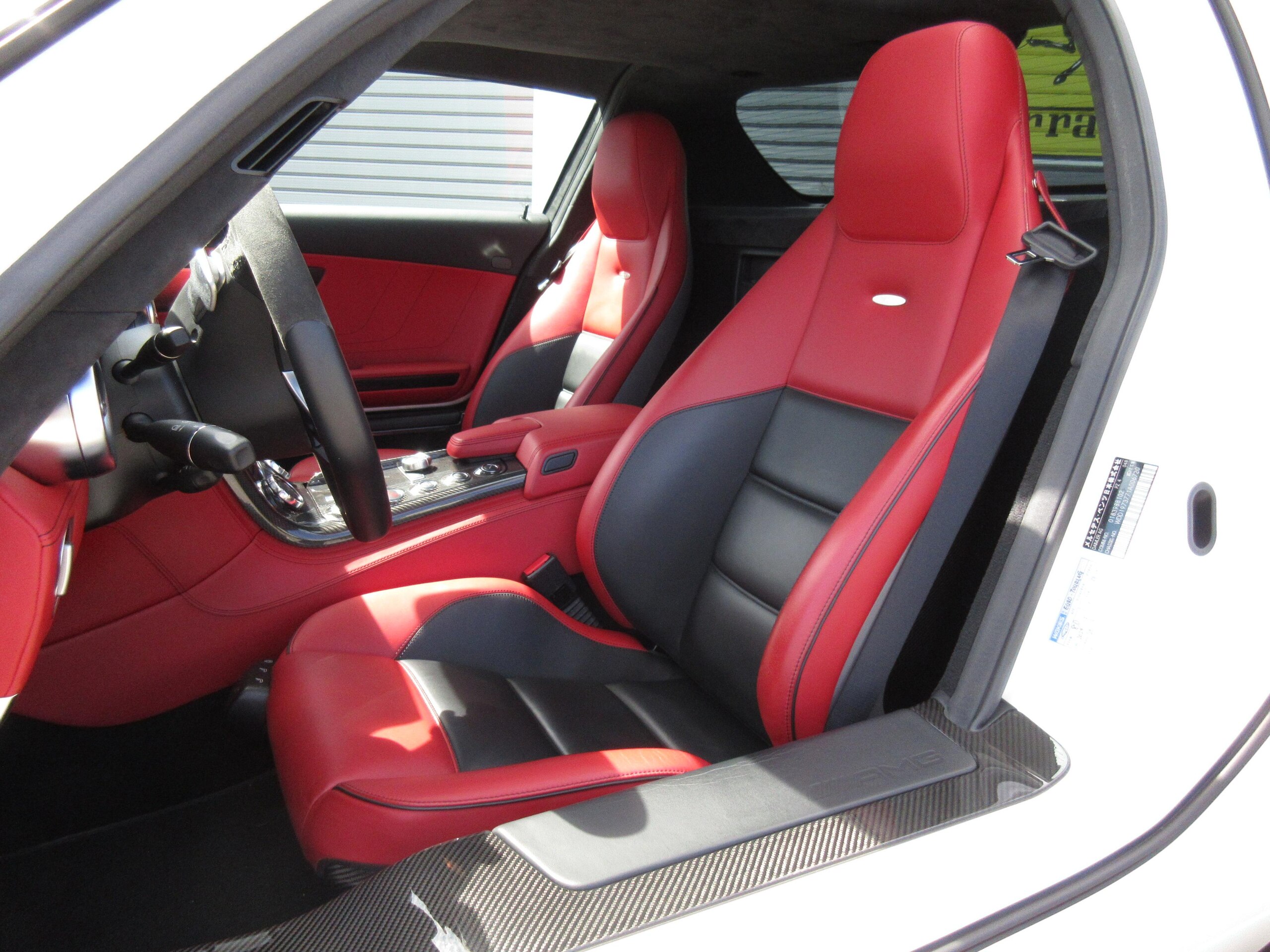 2012 Mercedes Benz SLS AMG — Photo 17 / 48