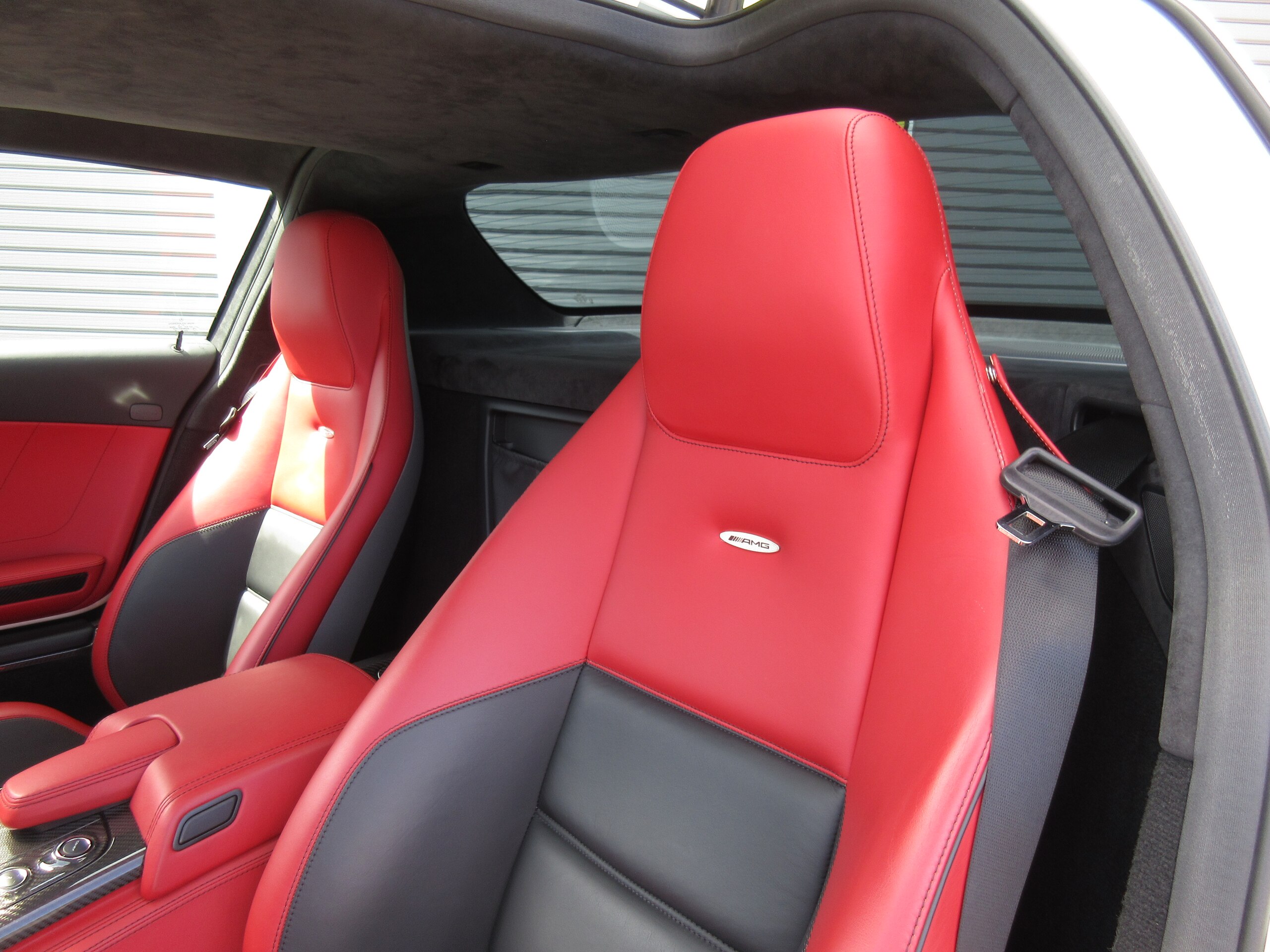 2012 Mercedes Benz SLS AMG — Photo 19 / 48