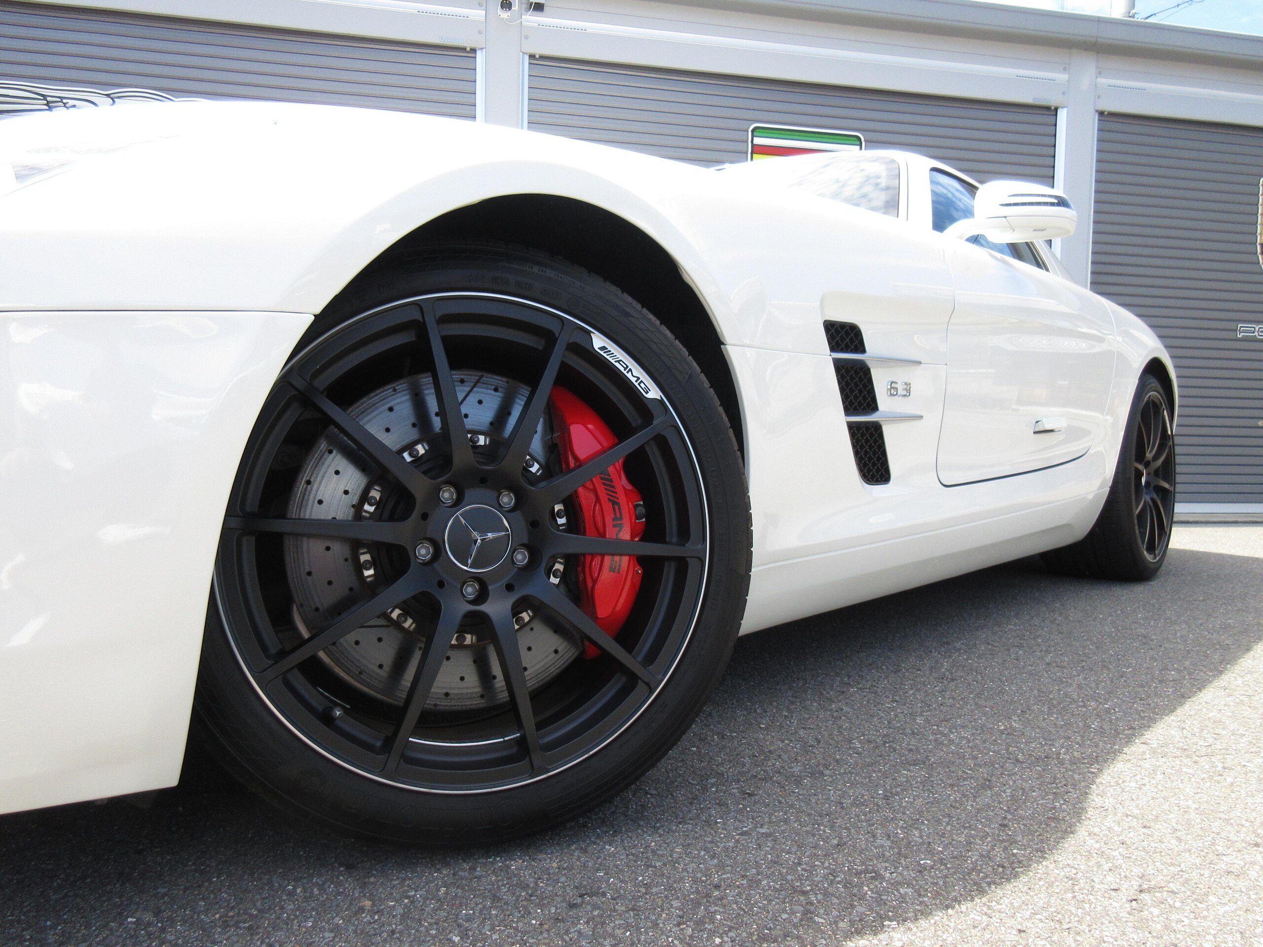 2012 Mercedes Benz SLS AMG — Photo 24 / 48
