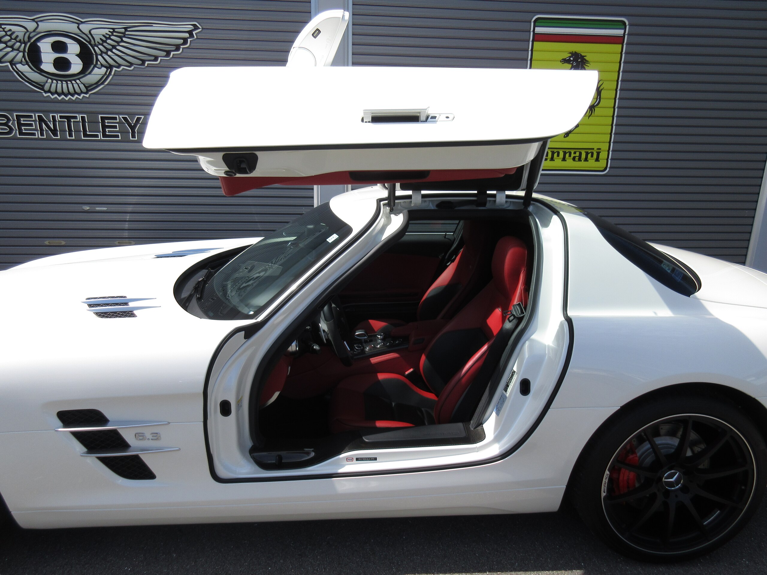 2012 Mercedes Benz SLS AMG — Photo 26 / 48