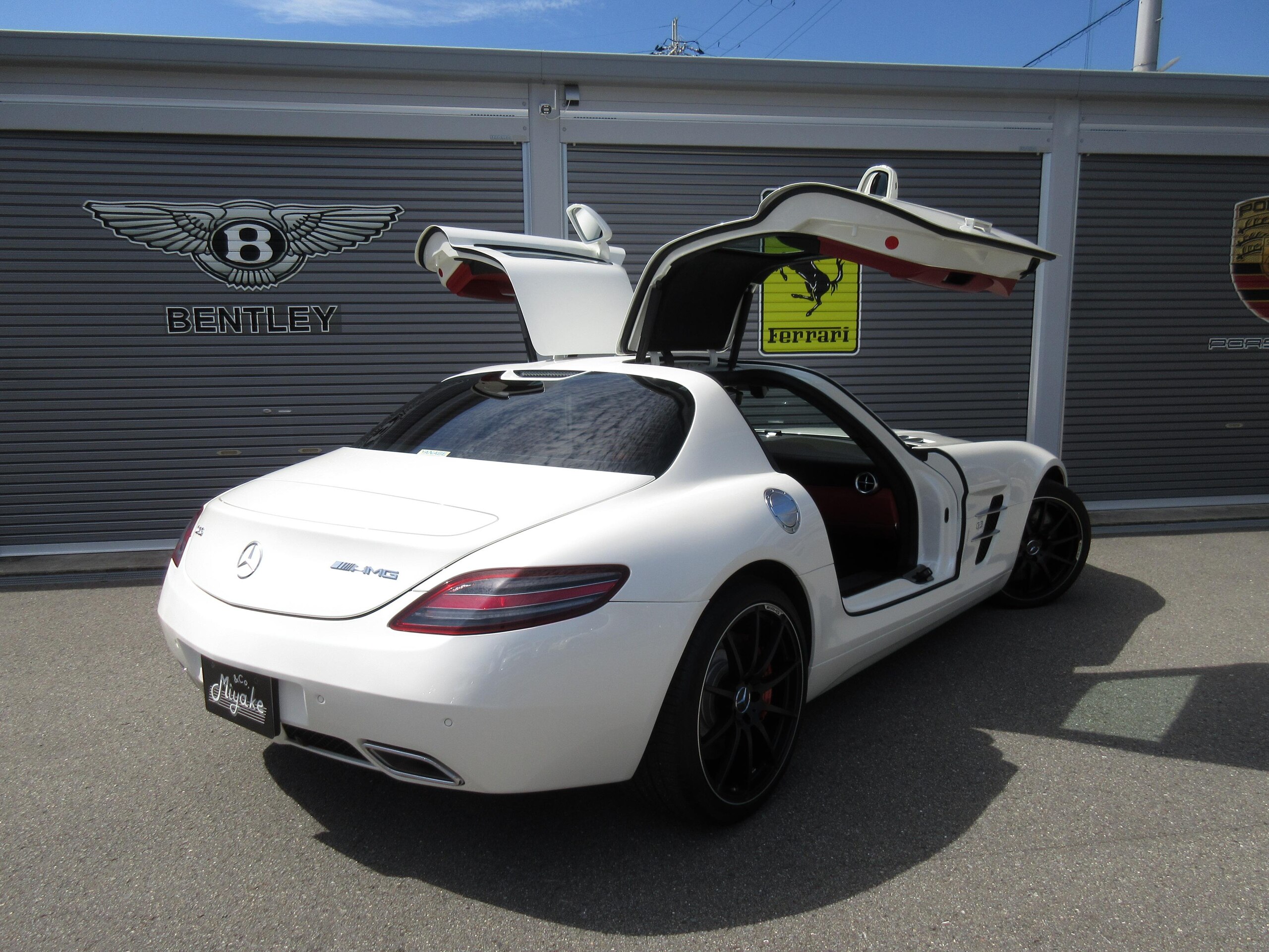 2012 Mercedes Benz SLS AMG — Photo 27 / 48