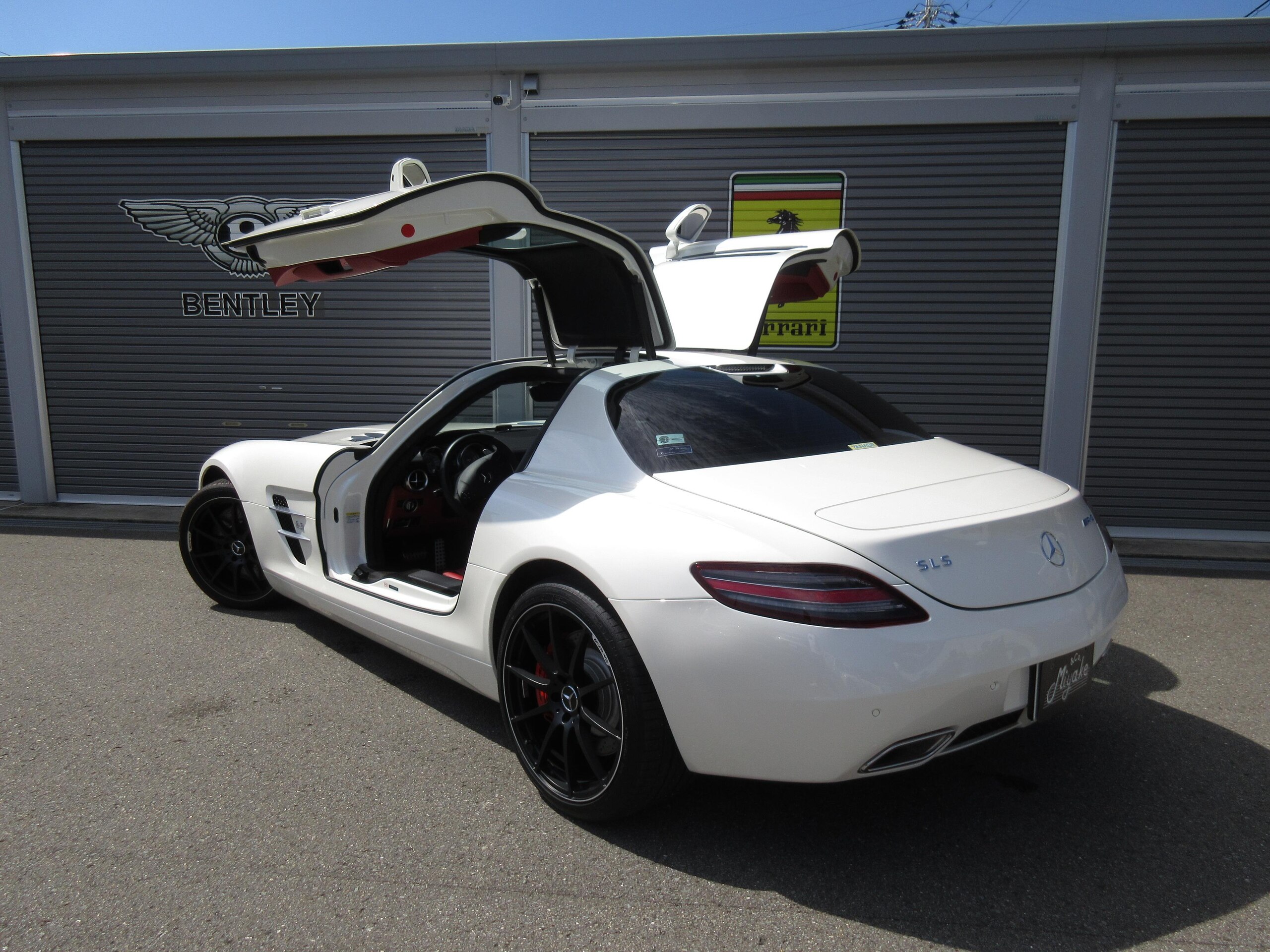 2012 Mercedes Benz SLS AMG — Photo 28 / 48
