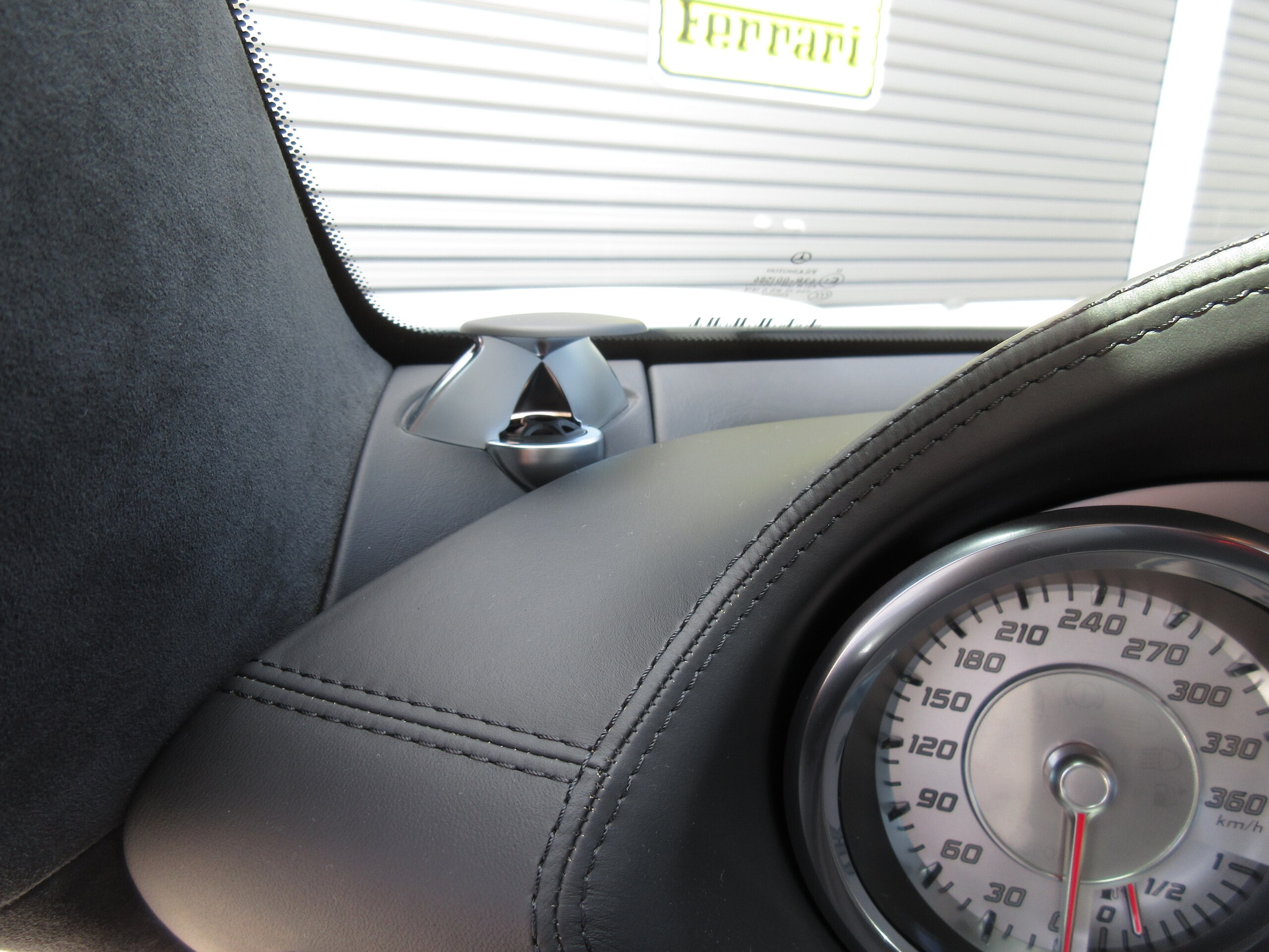 2012 Mercedes Benz SLS AMG — Photo 36 / 48