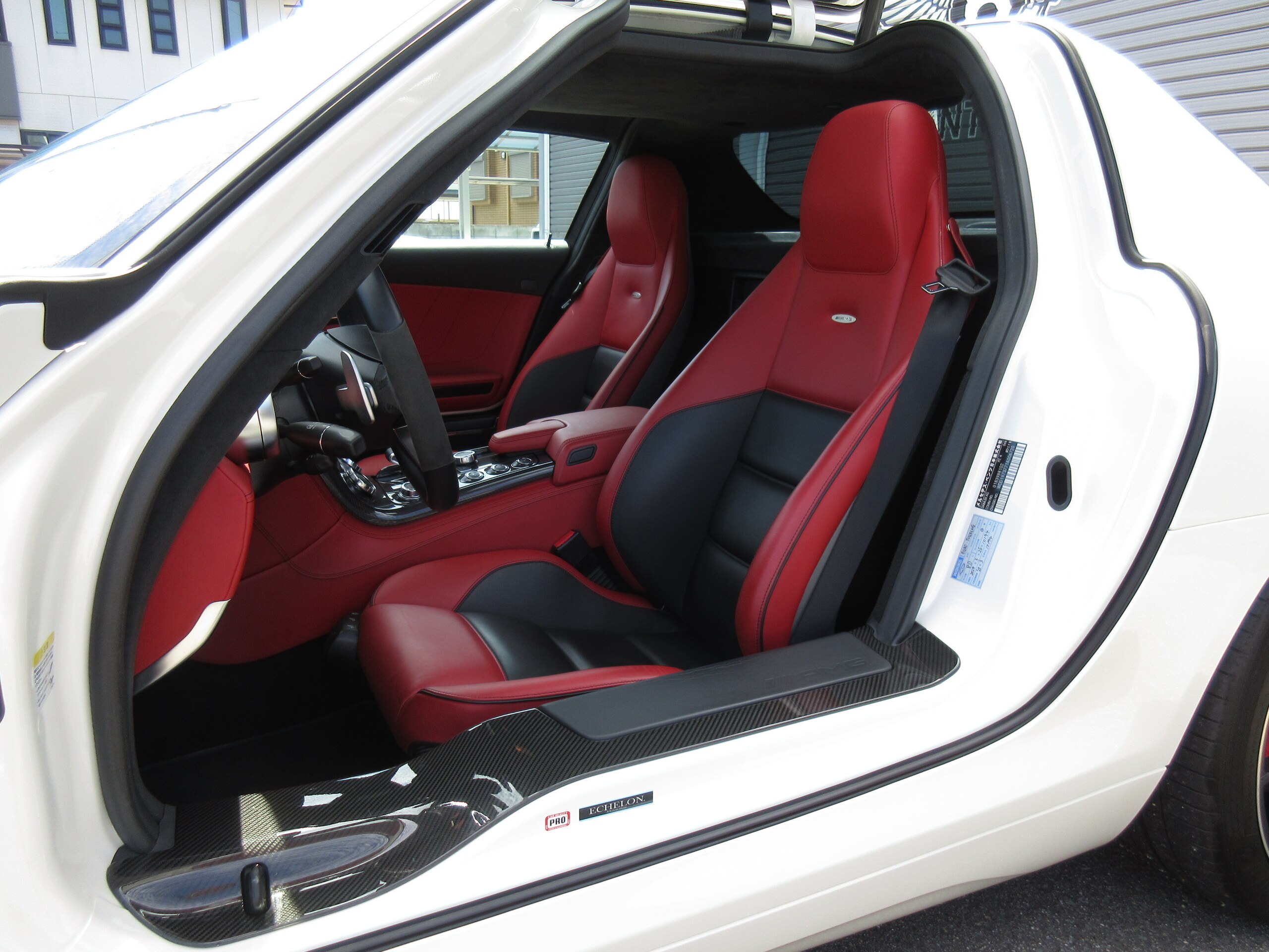 2012 Mercedes Benz SLS AMG — Photo 39 / 48