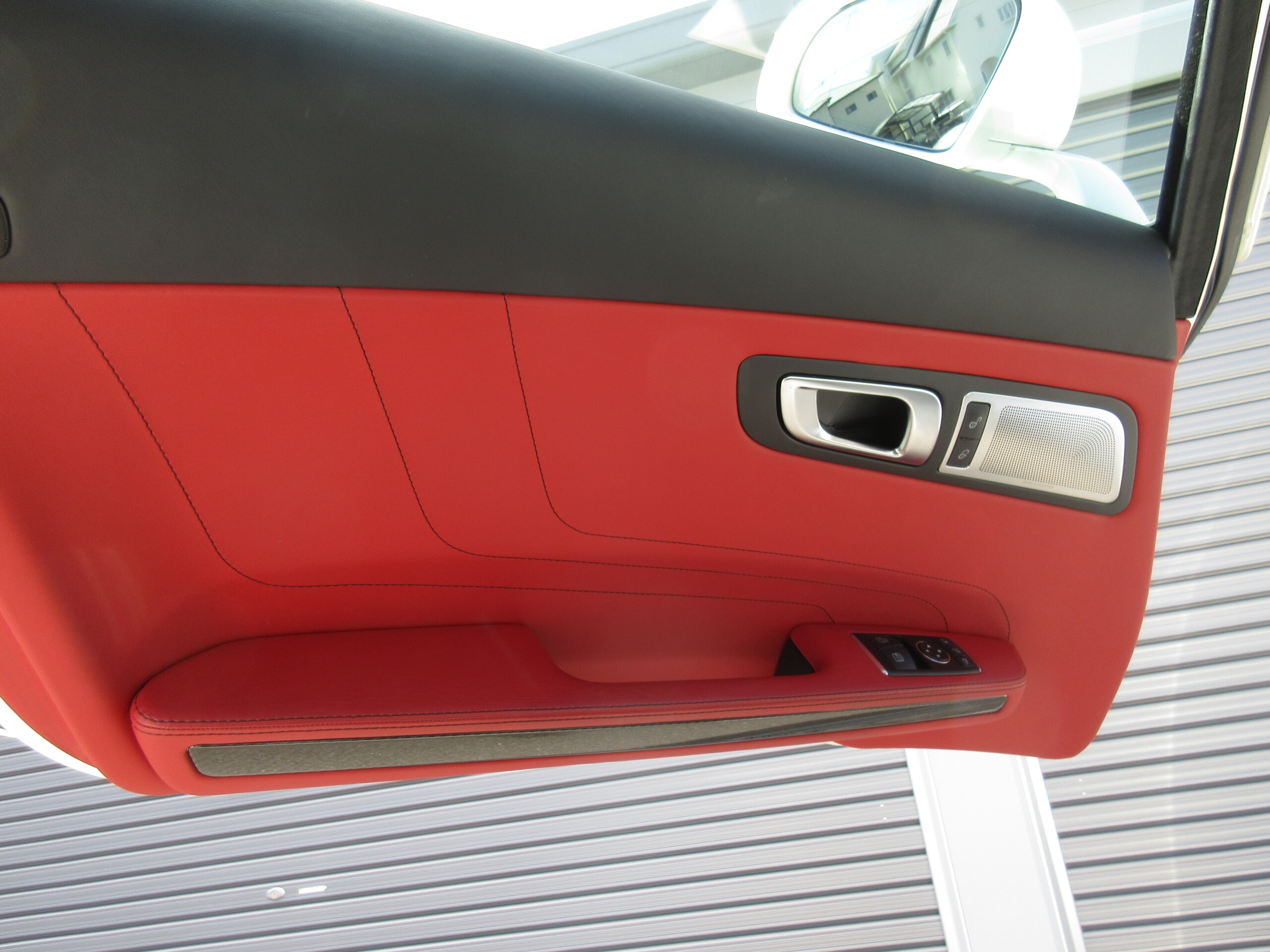 2012 Mercedes Benz SLS AMG — Photo 40 / 48