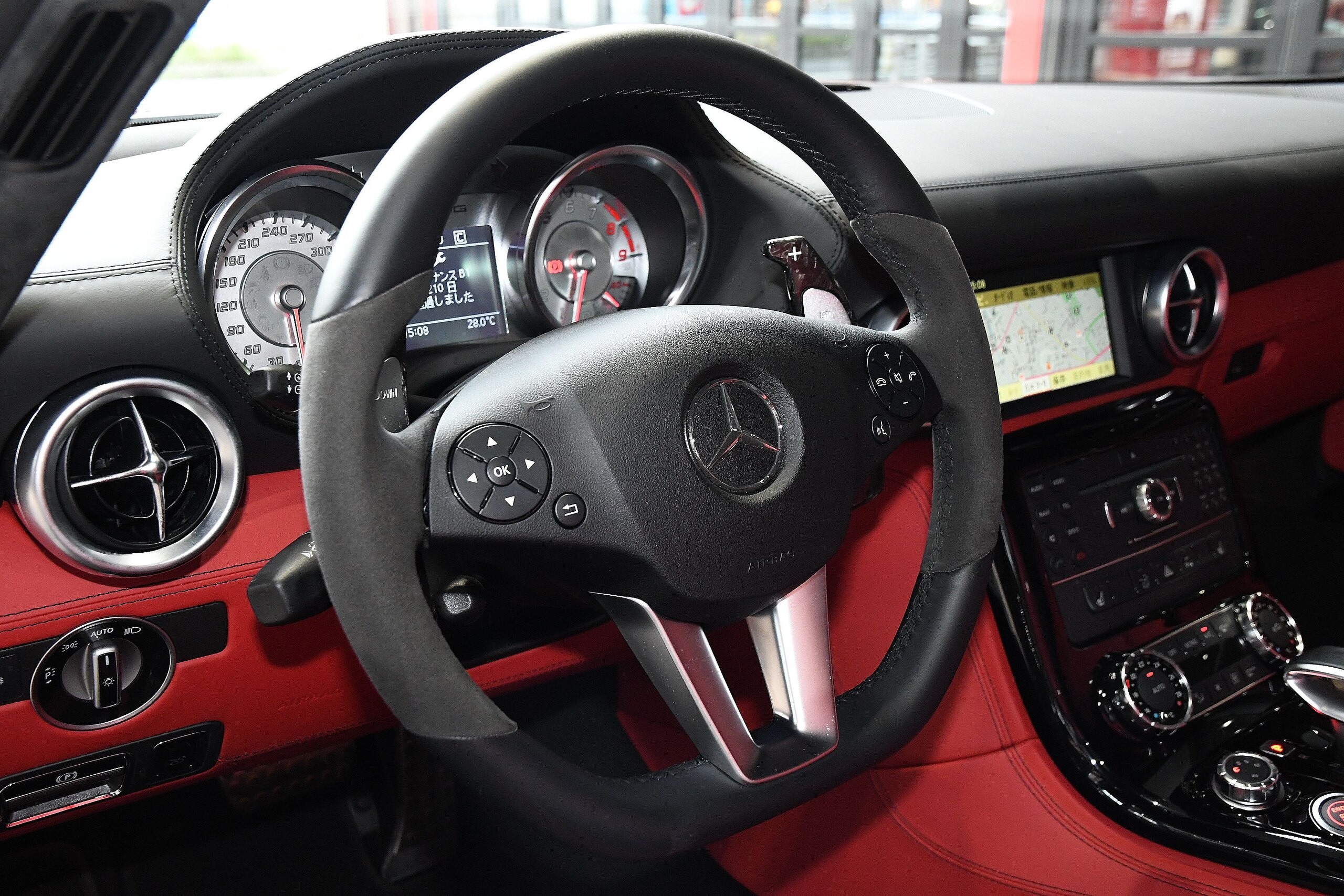 2012 Mercedes Benz SLS AMG — Photo 8 / 39