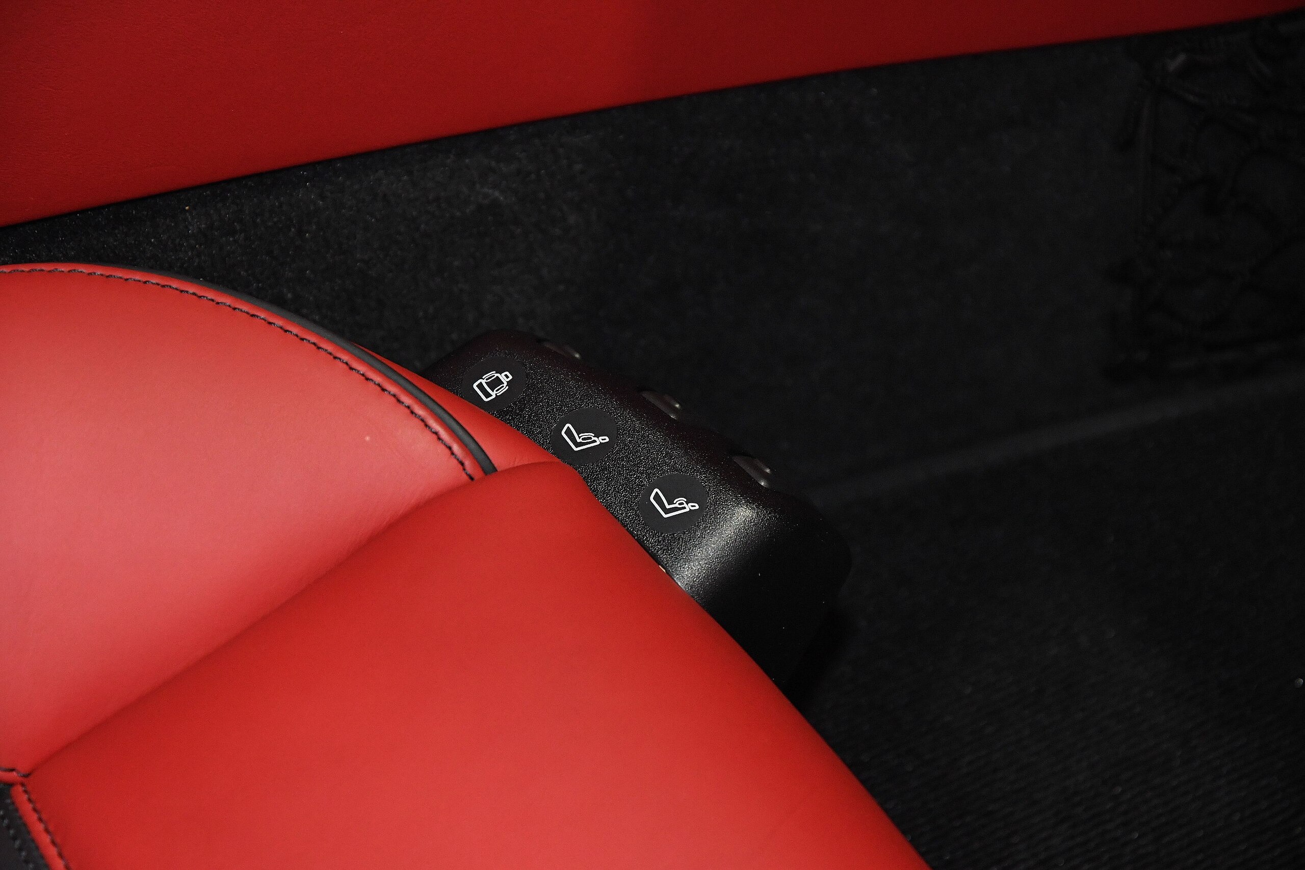 2012 Mercedes Benz SLS AMG — Photo 10 / 39