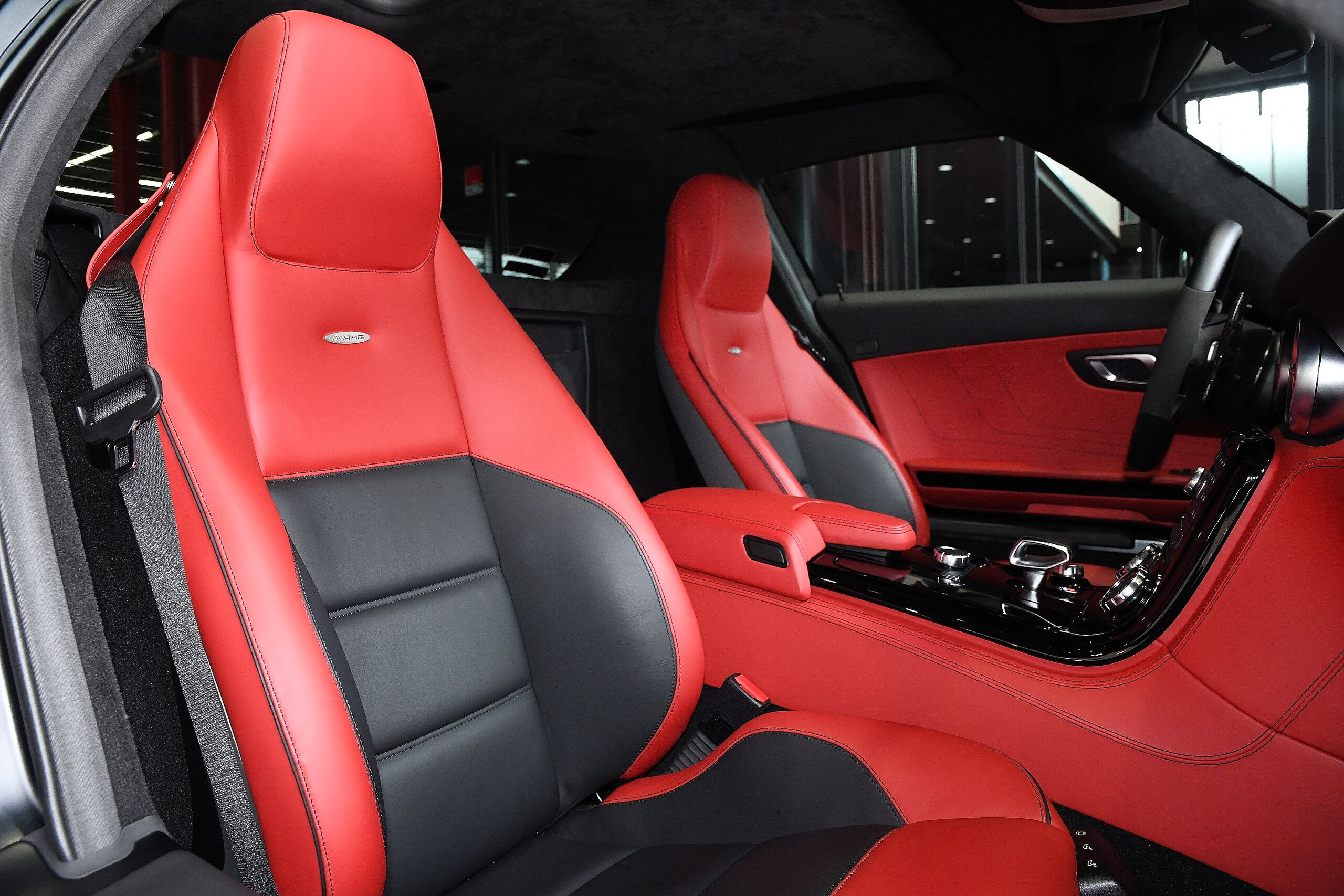 2012 Mercedes Benz SLS AMG — Photo 21 / 39