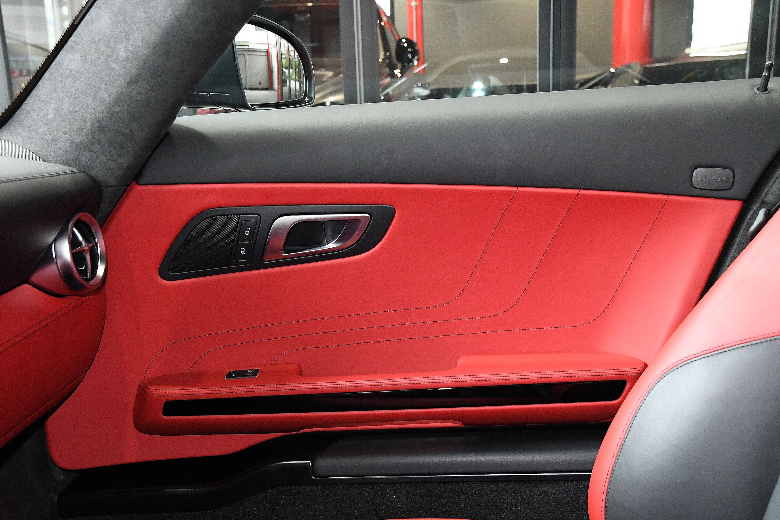 2012 Mercedes Benz SLS AMG — Photo 25 / 39