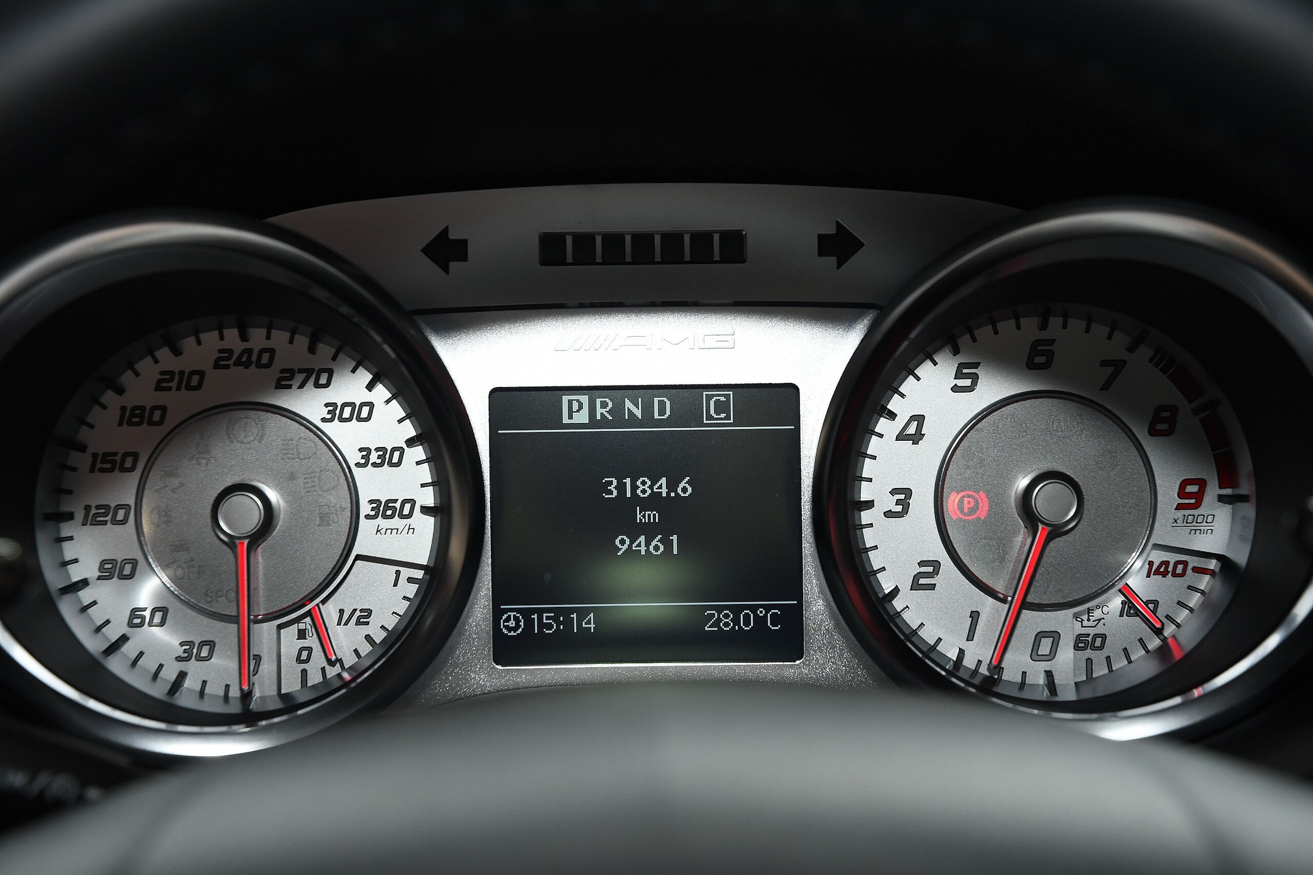 2012 Mercedes Benz SLS AMG — Photo 31 / 39