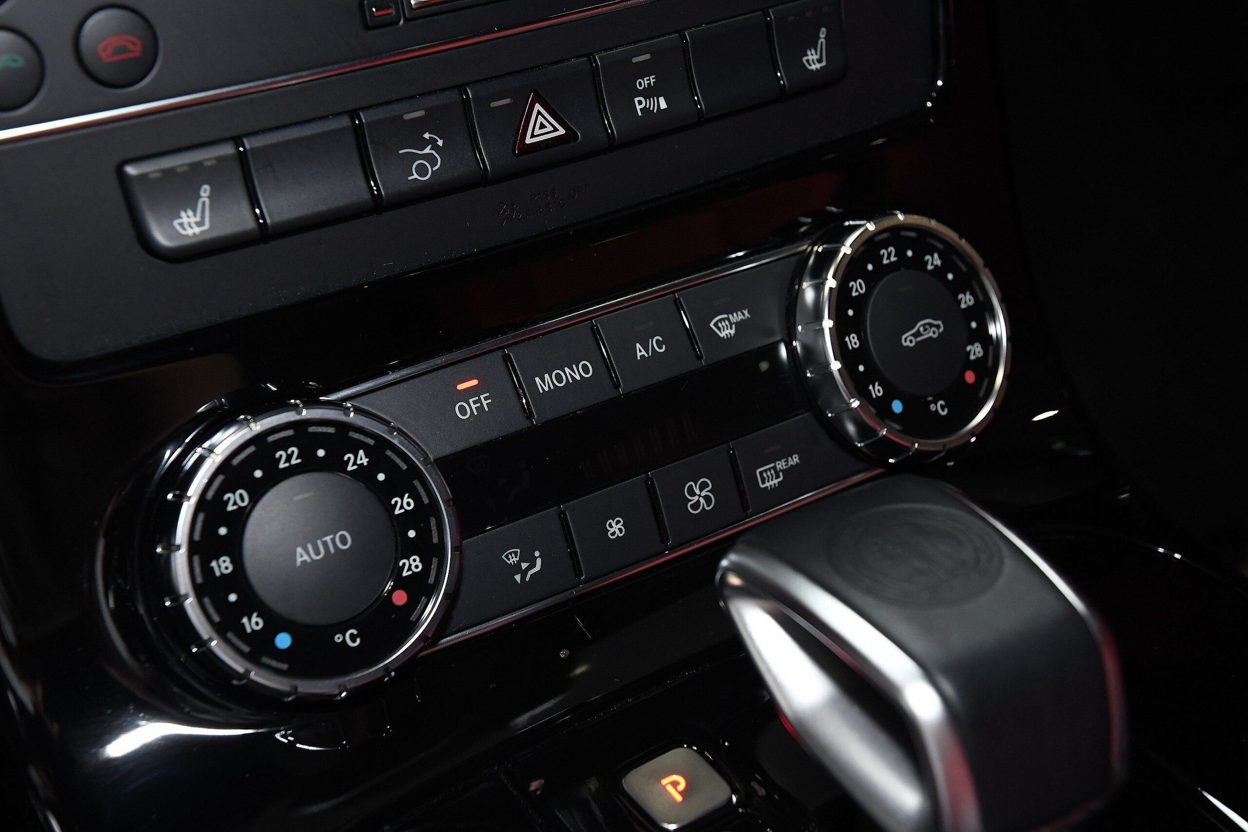 2012 Mercedes Benz SLS AMG — Photo 32 / 39