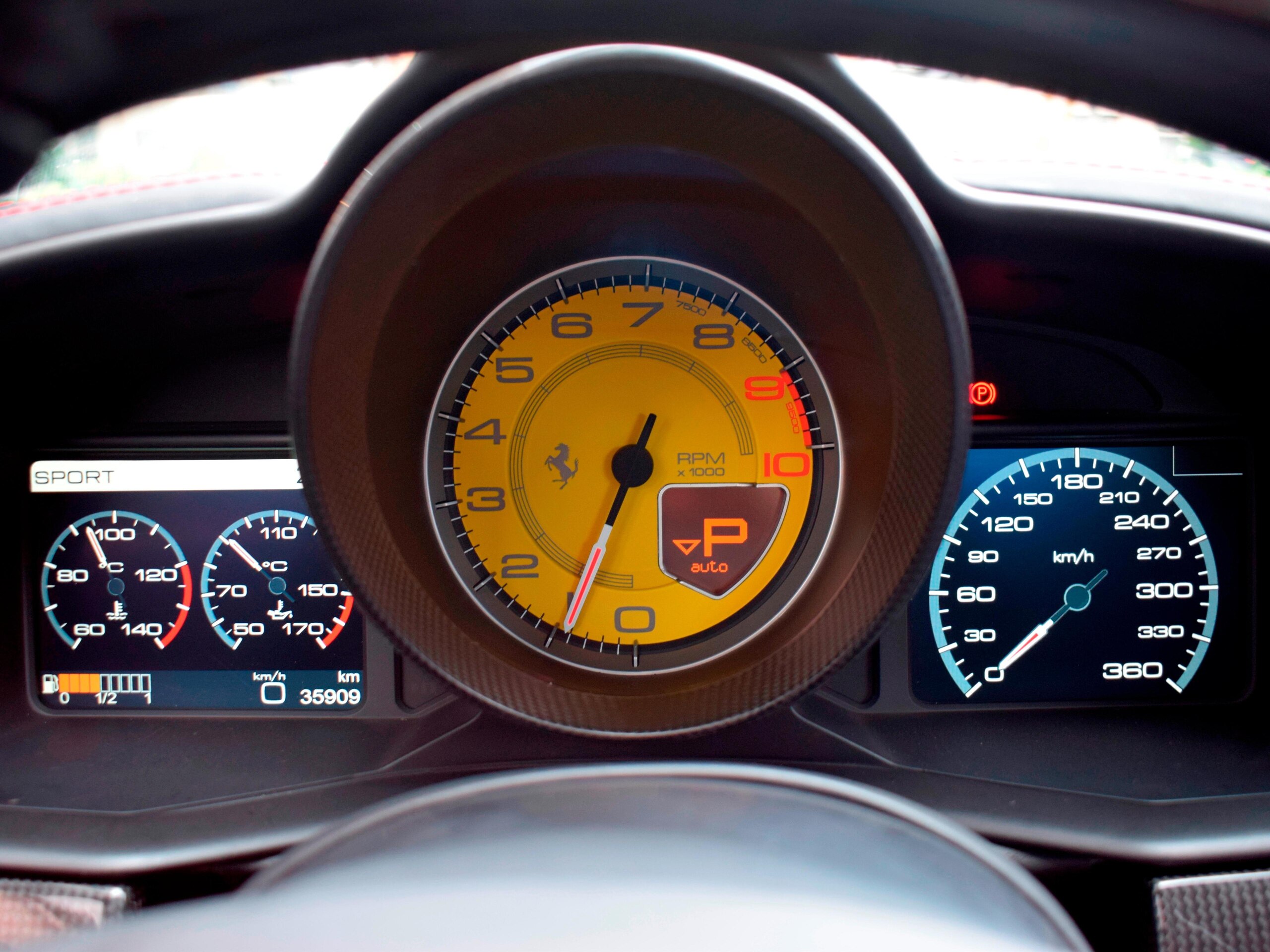 2013 Ferrari 458 Italia F1 DCT — Photo 60 / 79