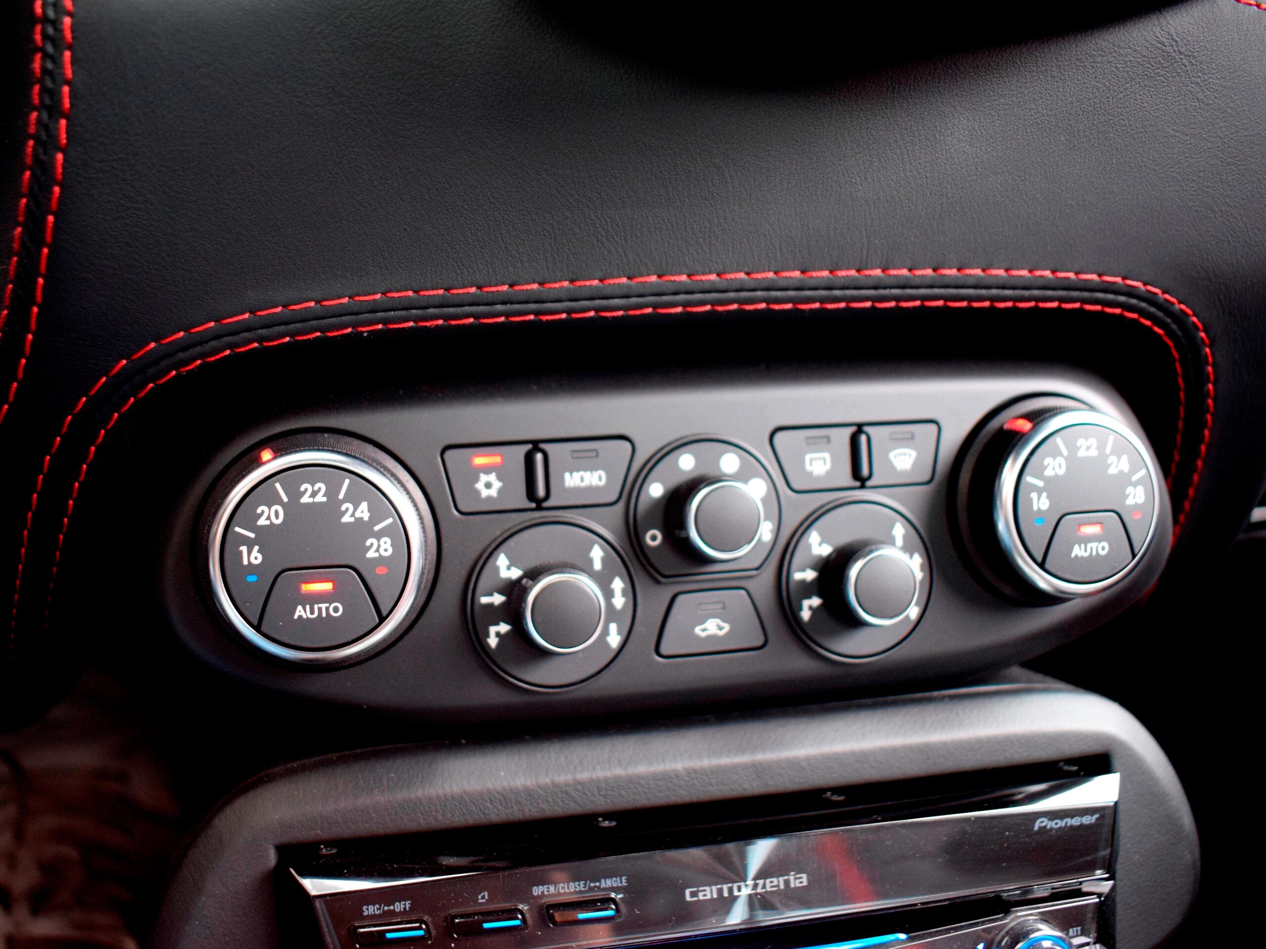 2013 Ferrari 458 Italia F1 DCT — Photo 66 / 79