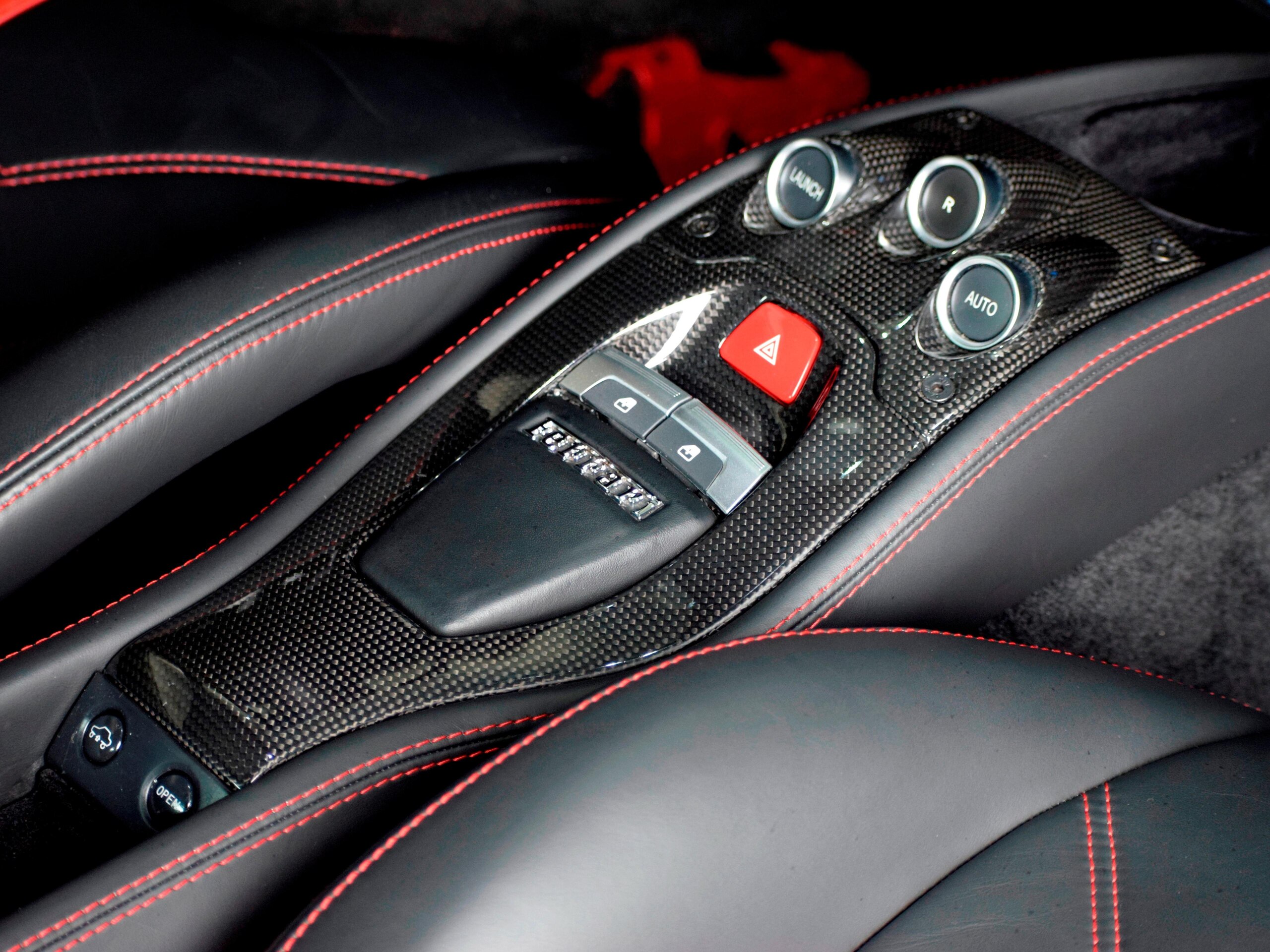 2013 Ferrari 458 Italia F1 DCT — Photo 68 / 79