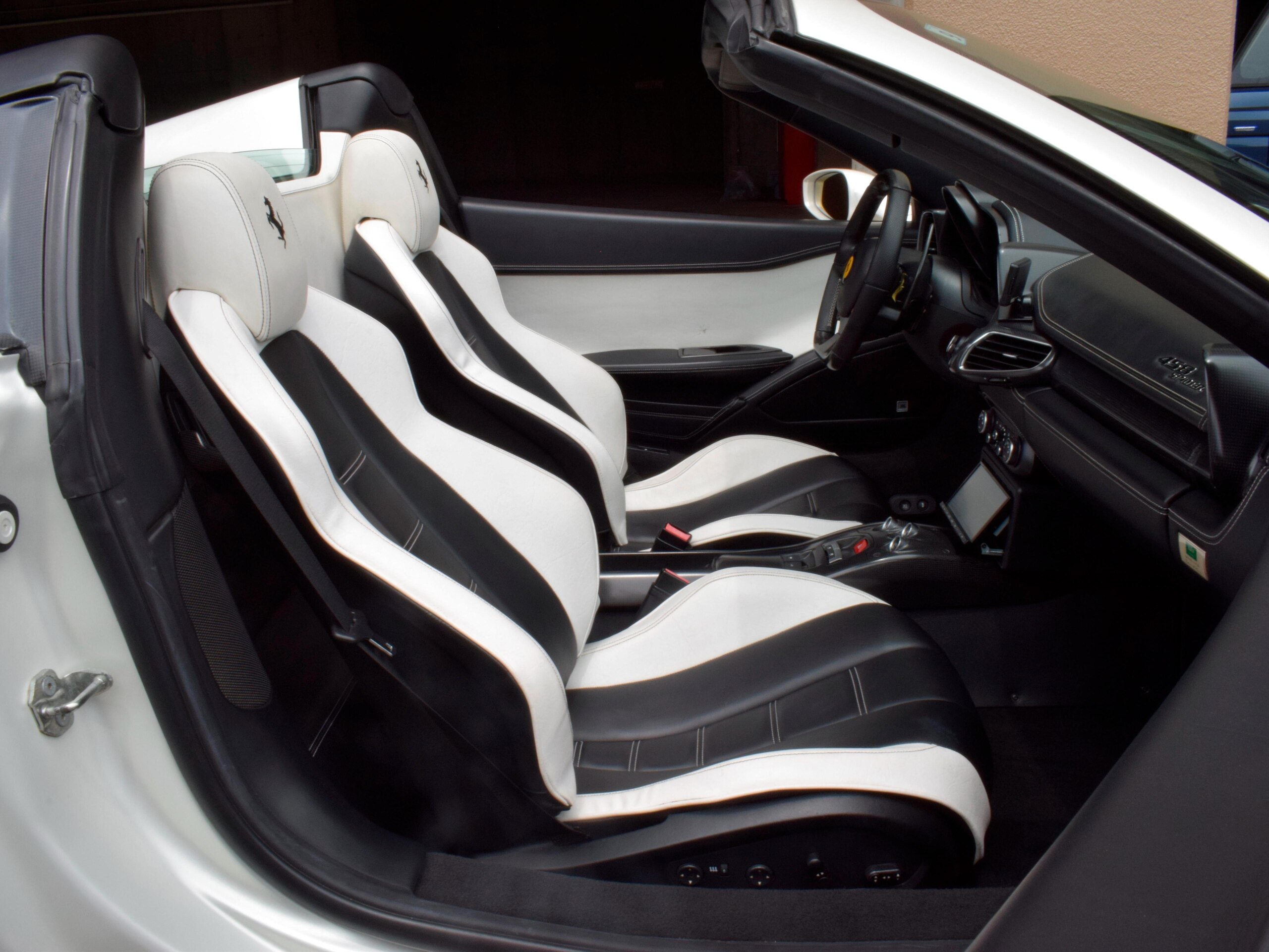 2013 Ferrari 458 Spider Tailor Made — Photo 8 / 78