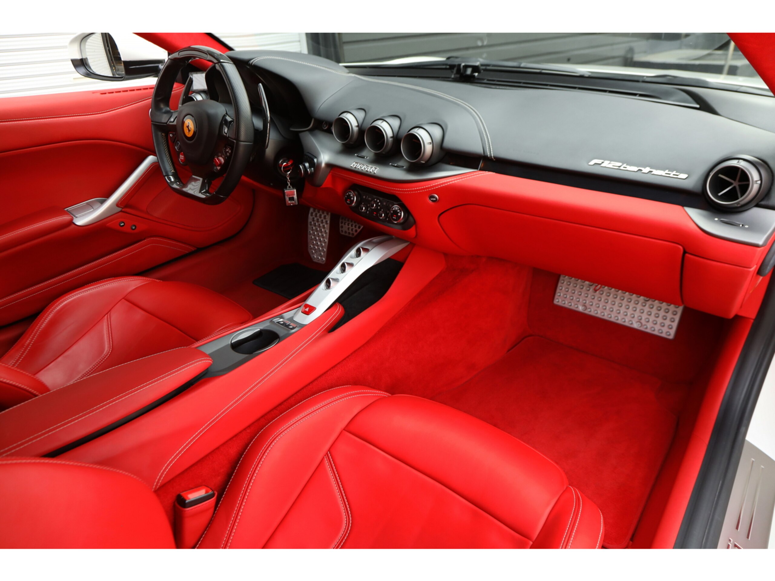 2013 Ferrari F12 Berlinetta — Photo 9 / 44