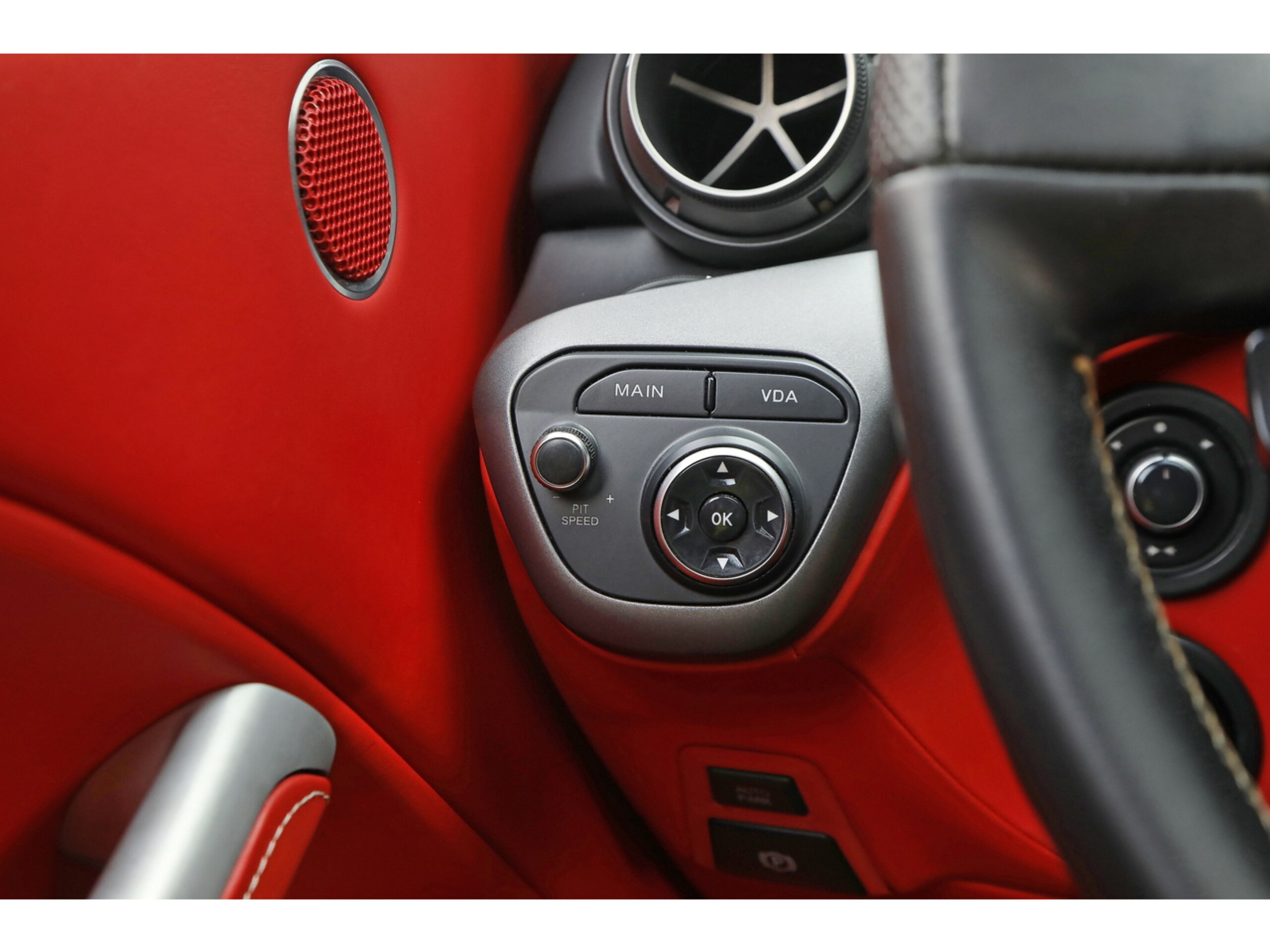 2013 Ferrari F12 Berlinetta — Photo 39 / 44