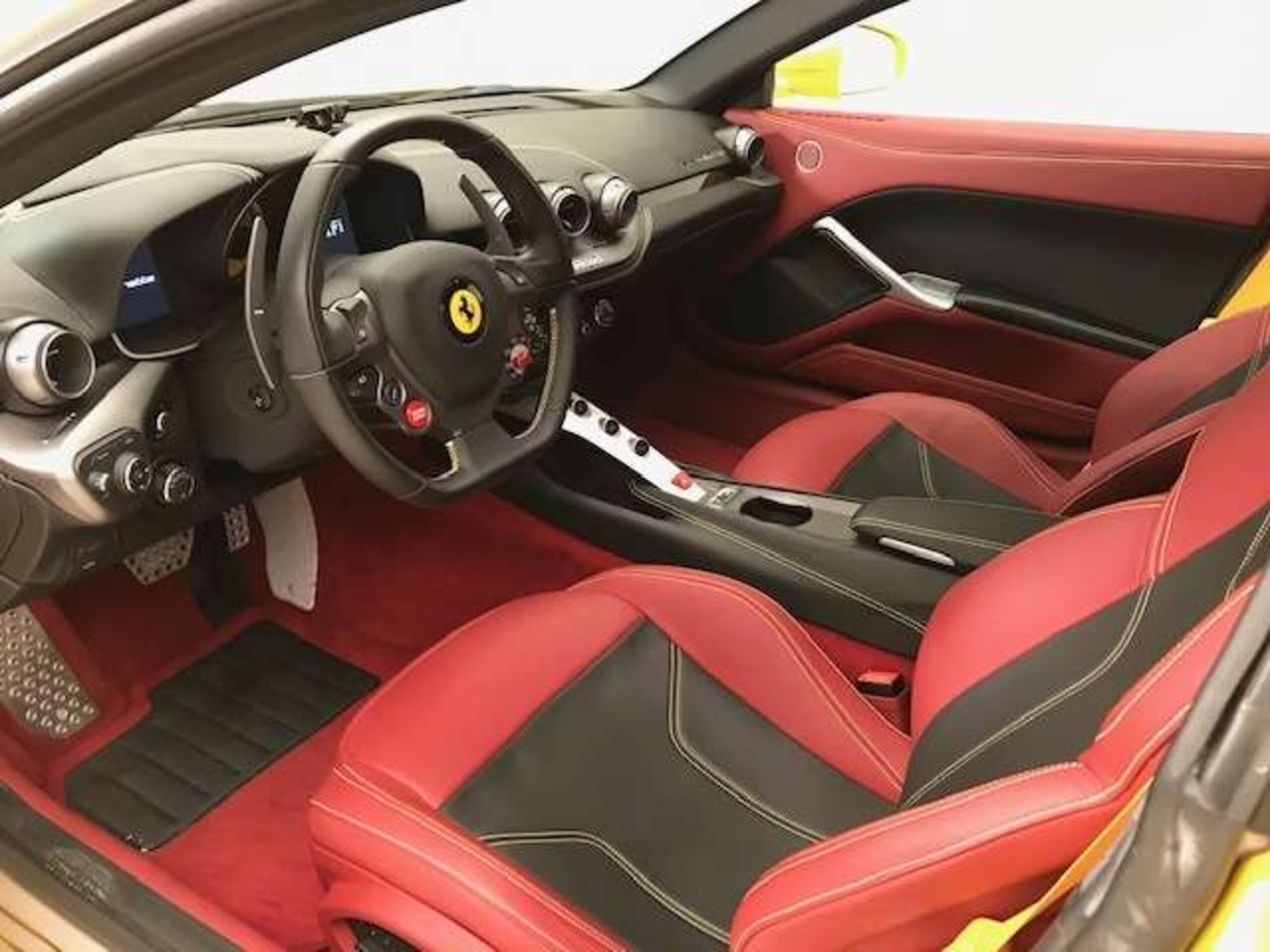 2013 Ferrari F12 Berlinetta — Photo 6 / 14
