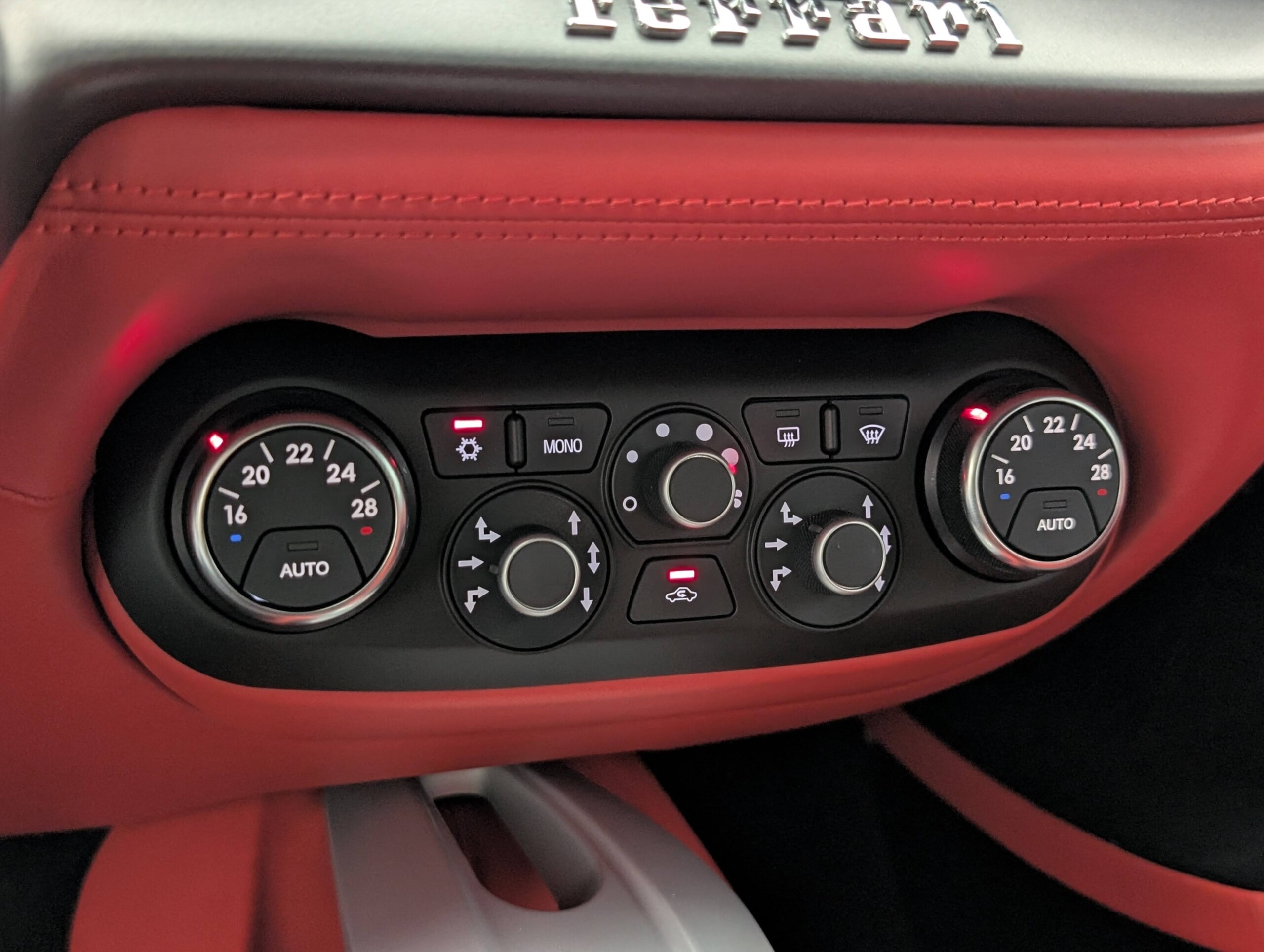 2013 Ferrari F12 Berlinetta — Photo 17 / 38