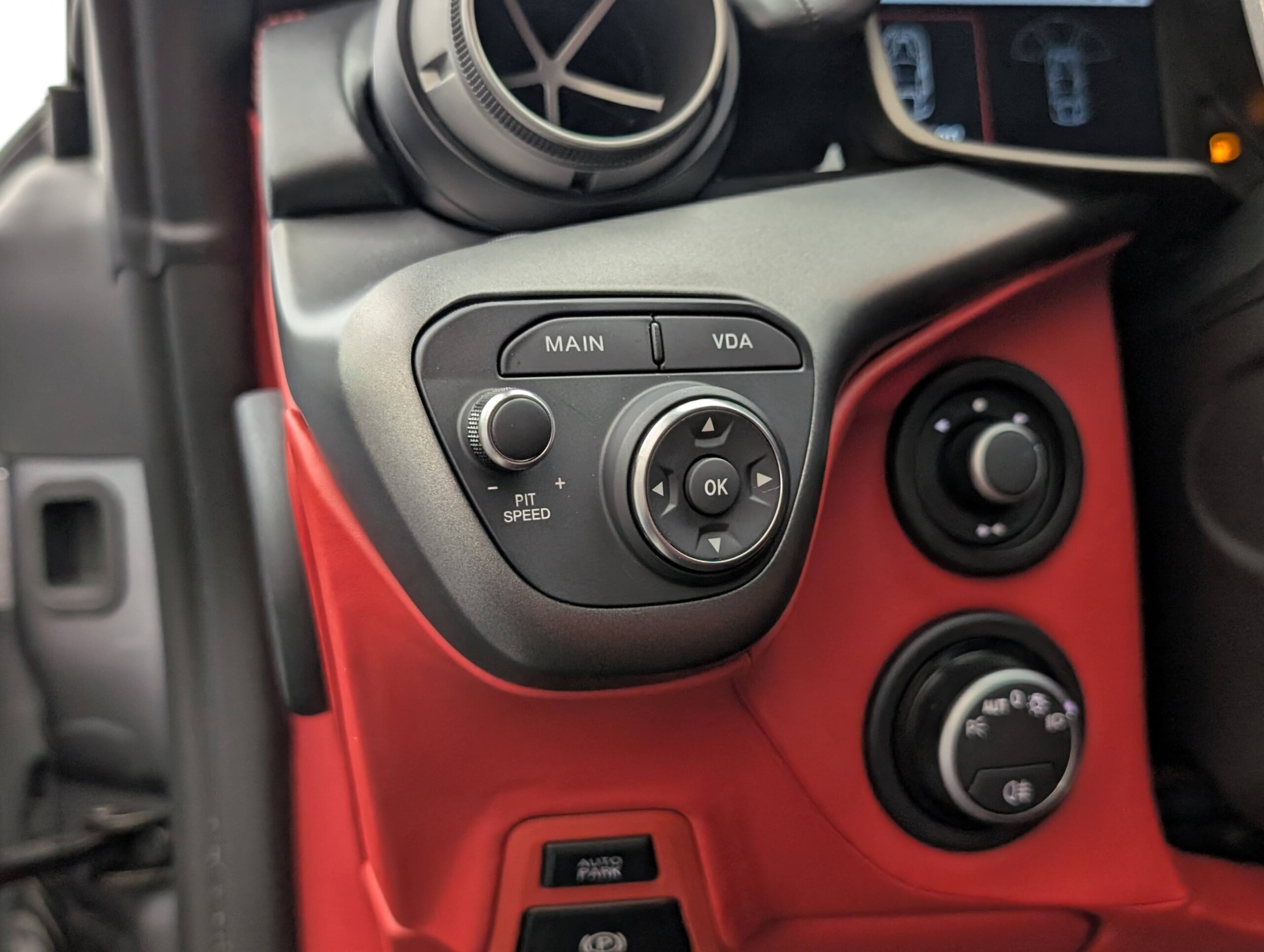 2013 Ferrari F12 Berlinetta — Photo 27 / 38