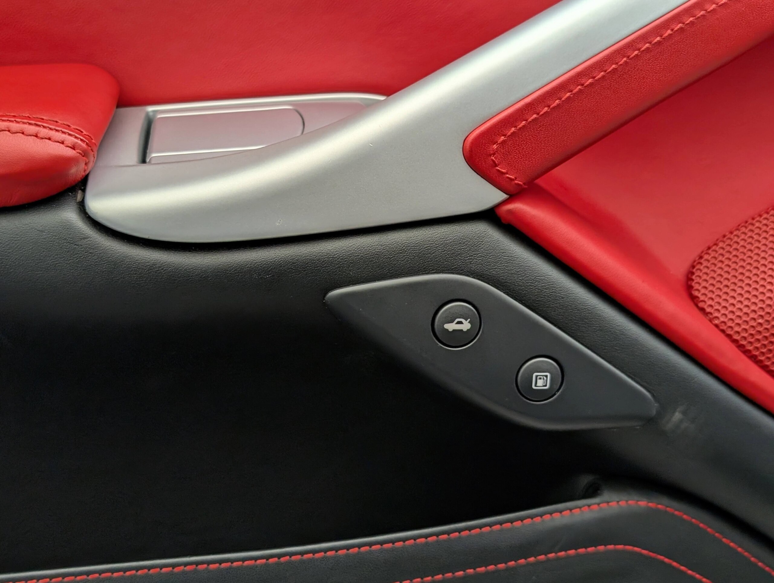 2013 Ferrari F12 Berlinetta — Photo 29 / 38