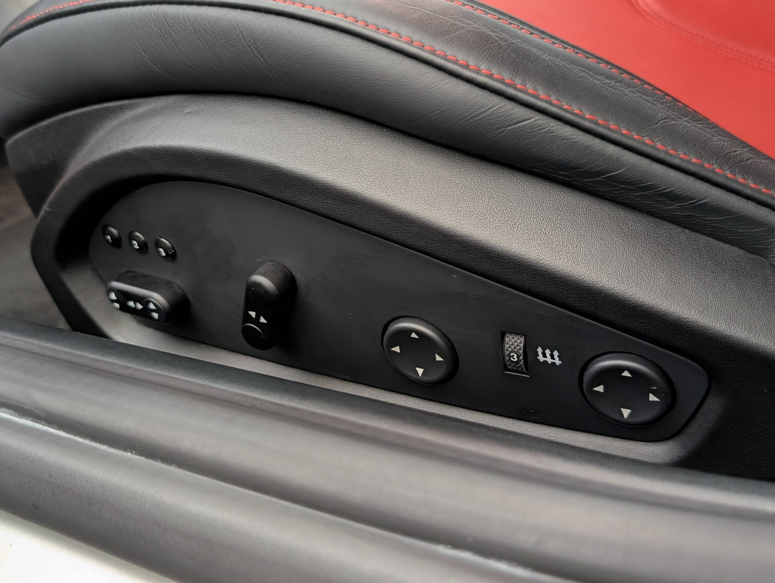 2013 Ferrari F12 Berlinetta — Photo 30 / 38