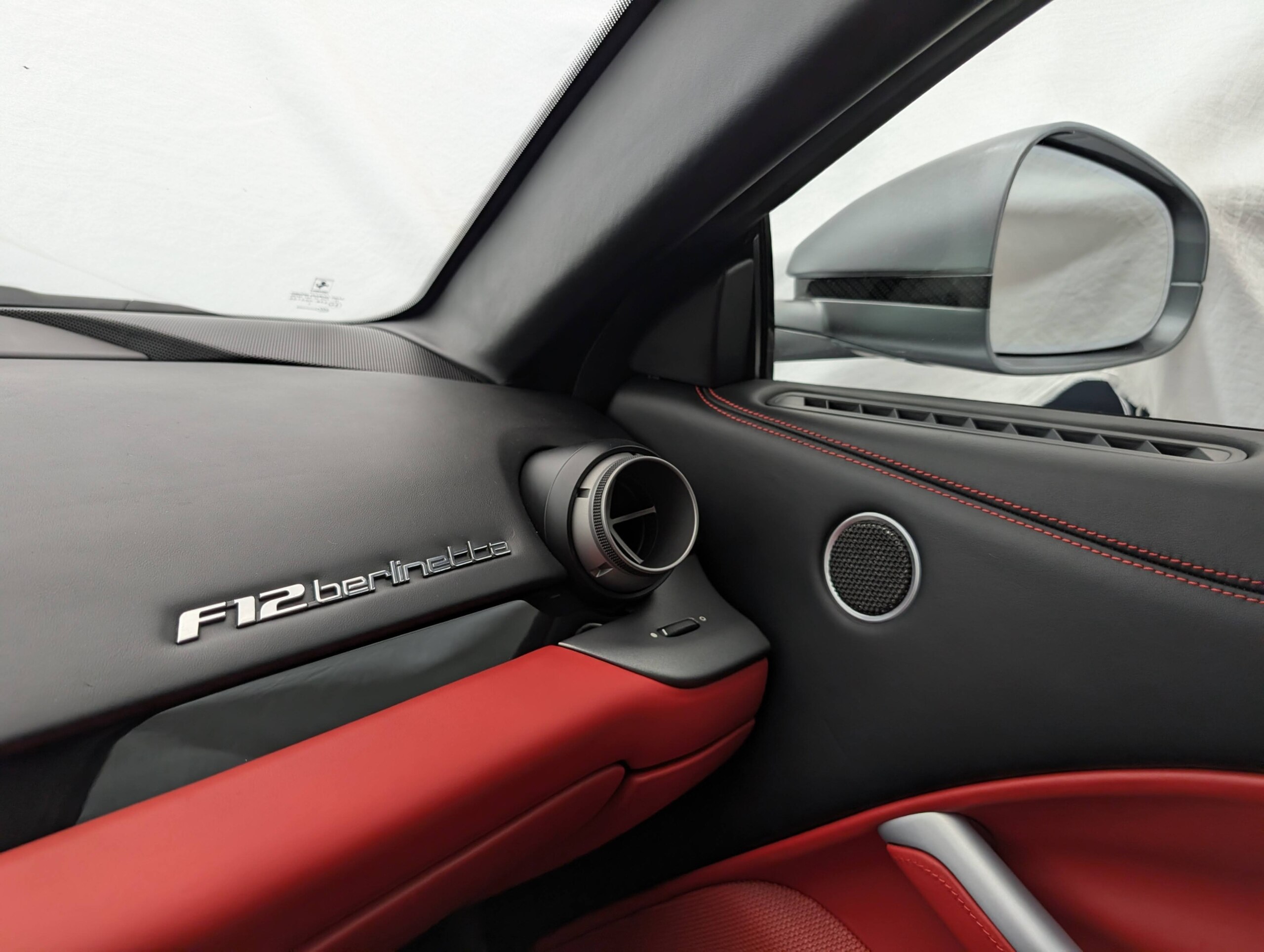 2013 Ferrari F12 Berlinetta — Photo 32 / 38